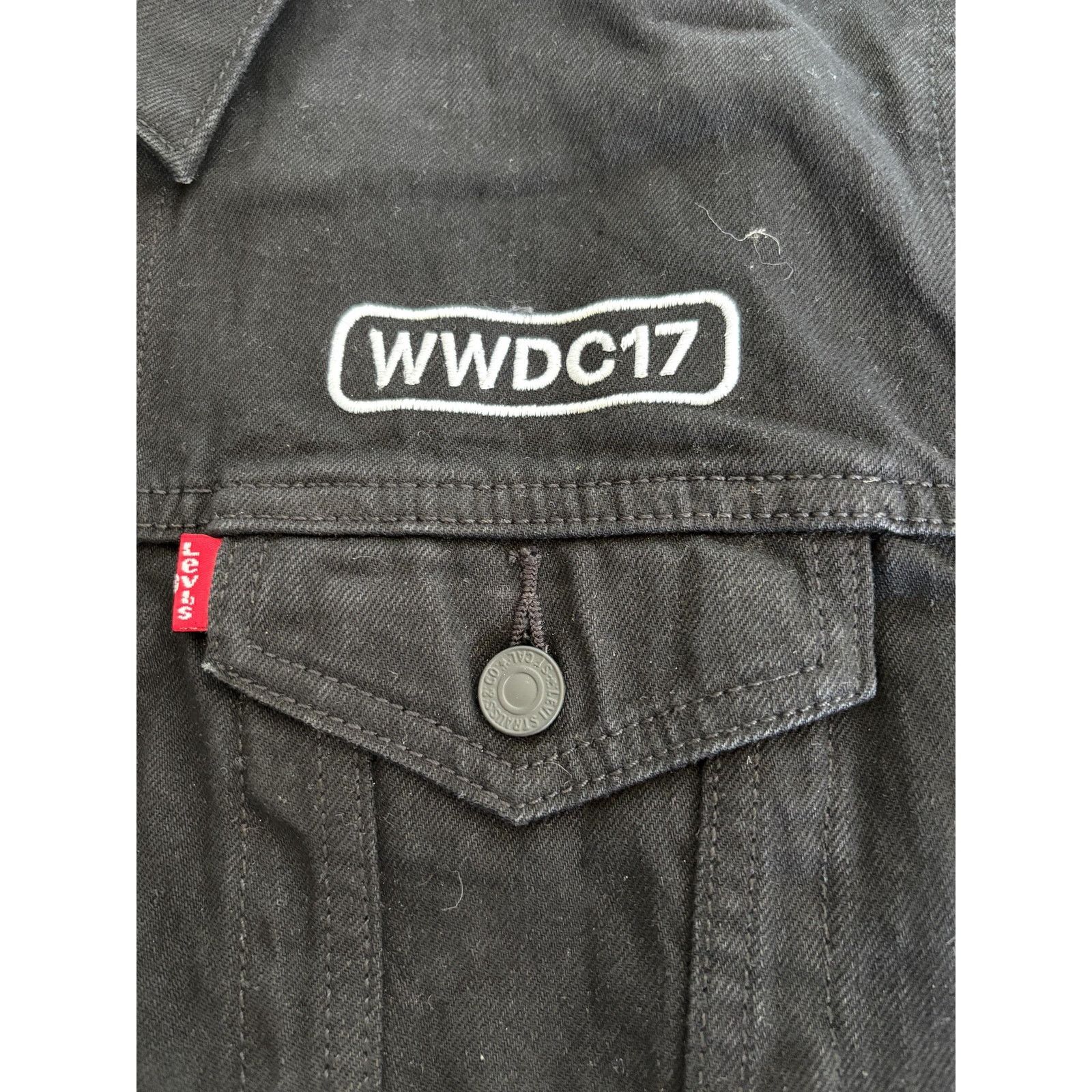 Levi's Levi's WWDC17 Apple Trucker Jacket Black Denim Collectible Size US L / EU 52-54 / 3 - 8 Thumbnail