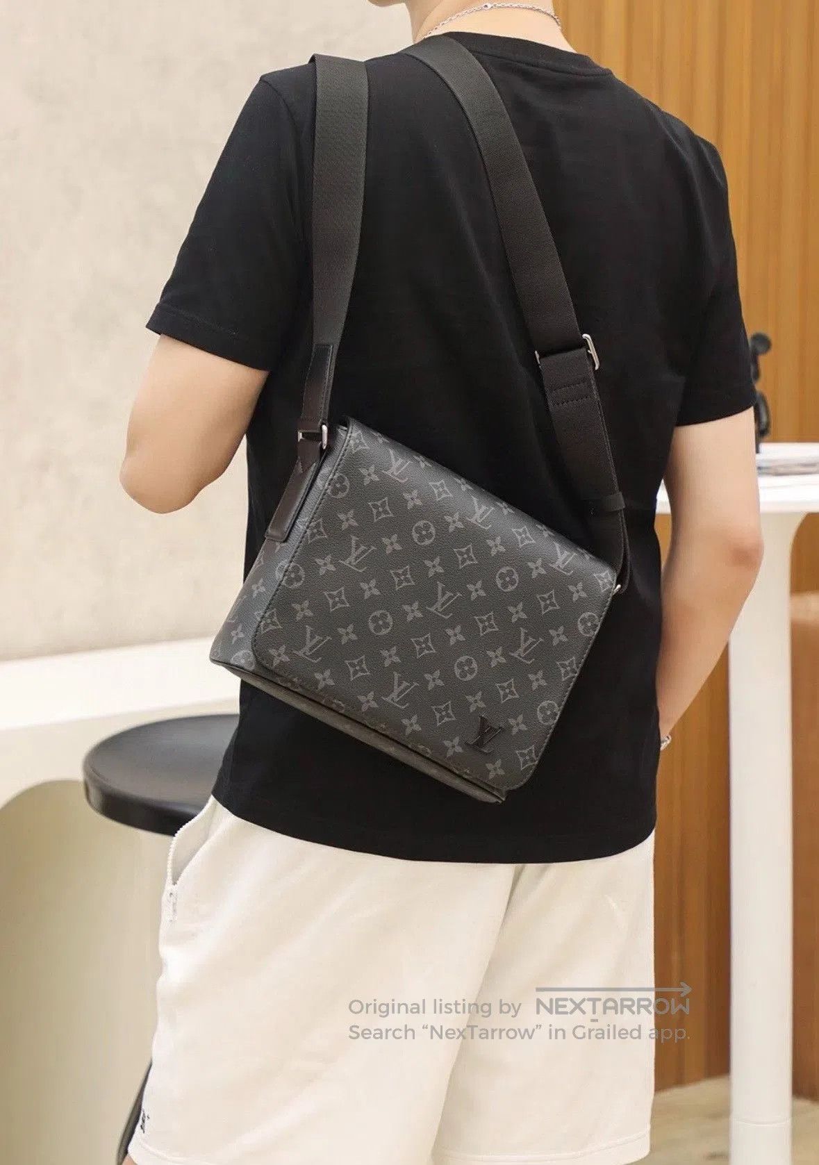 Louis Vuitton LV Black Monogram Crossbody Bag. Size ONE SIZE - 8 Thumbnail
