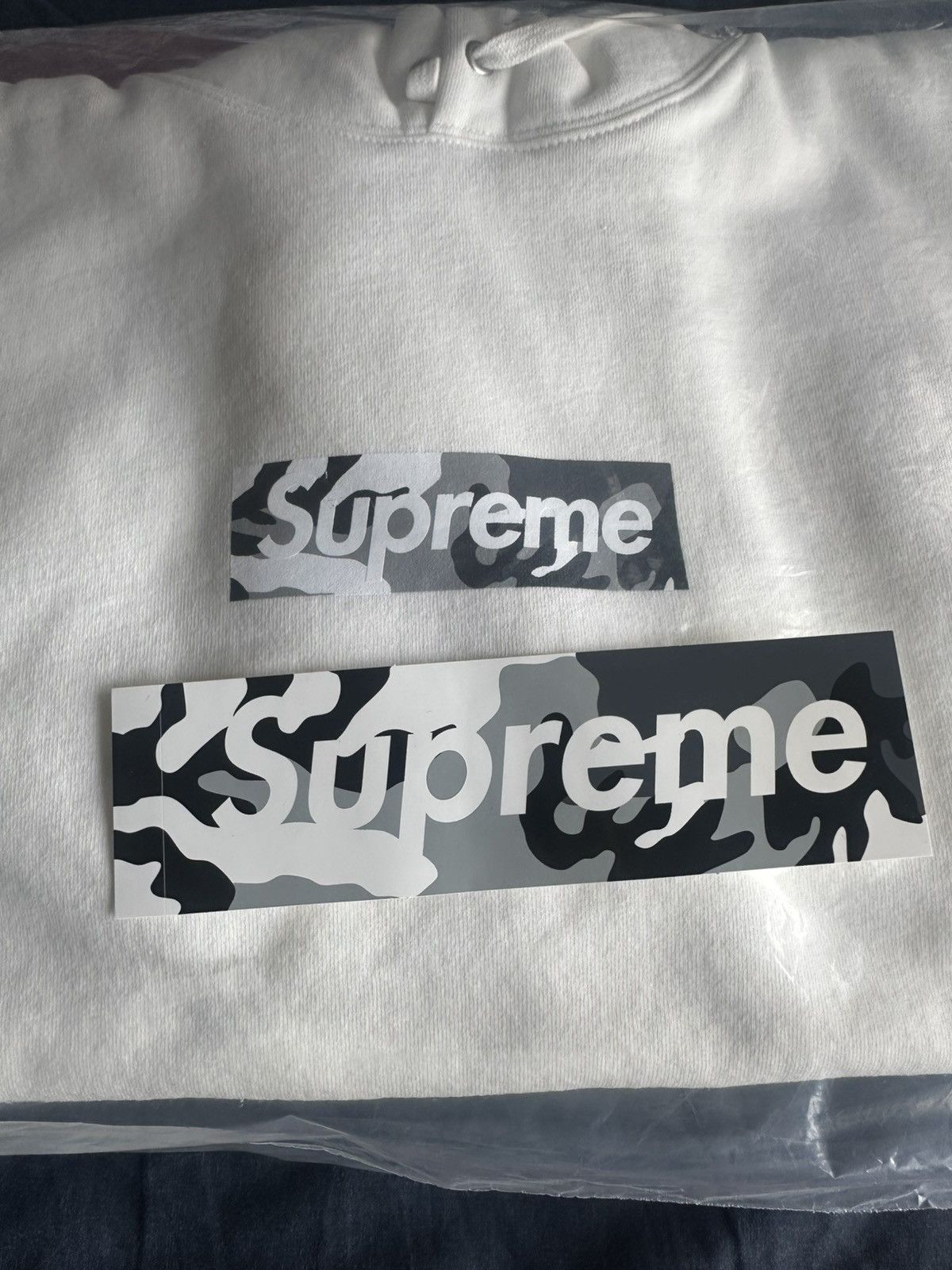 Supreme Miami Exclusive Box Logo Hooded Sweatshirt White Size US L / EU 52-54 / 3 - 7 Thumbnail