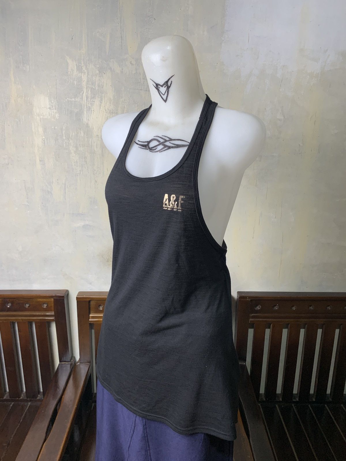 Abercrombie & Fitch abercrombie & fitch A&F Fitted Scoop Neck Built Bra Tank Top Size S / US 4 / IT 40 - 2 Thumbnail