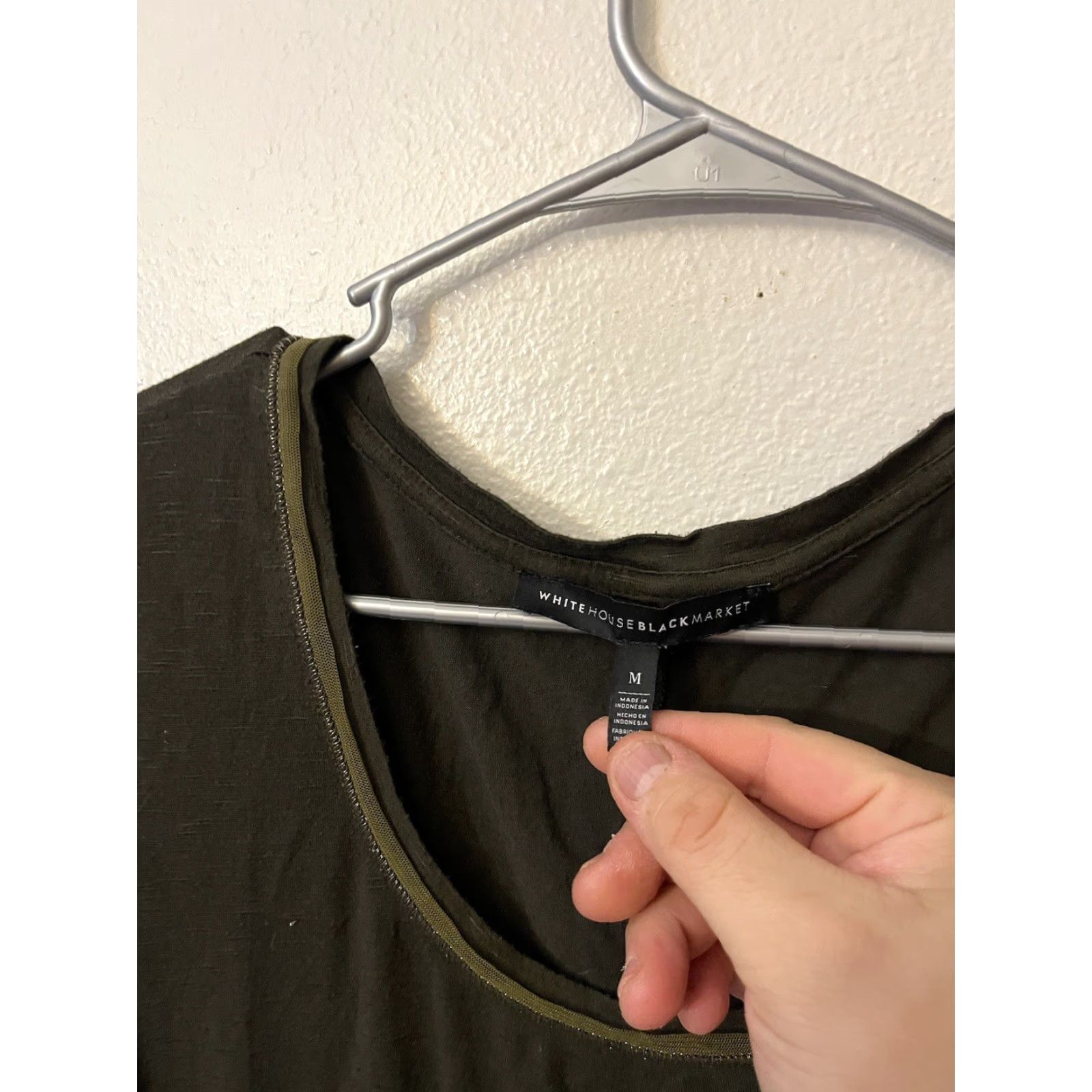 White House Black Market WHBM T Shirt Top Short Sleeve Green Solid Pocket Scoop Neck White House Black Market Womens M Size M / US 6-8 / IT 42-44 - 2 Thumbnail