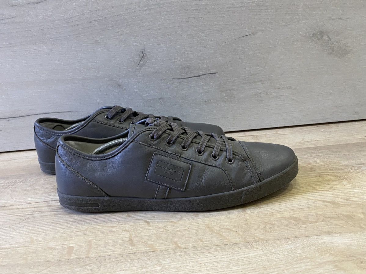 DOLCE & GABBANA CS0900 LOGO PLATE LOW CUT LEATHER SNEAKERS