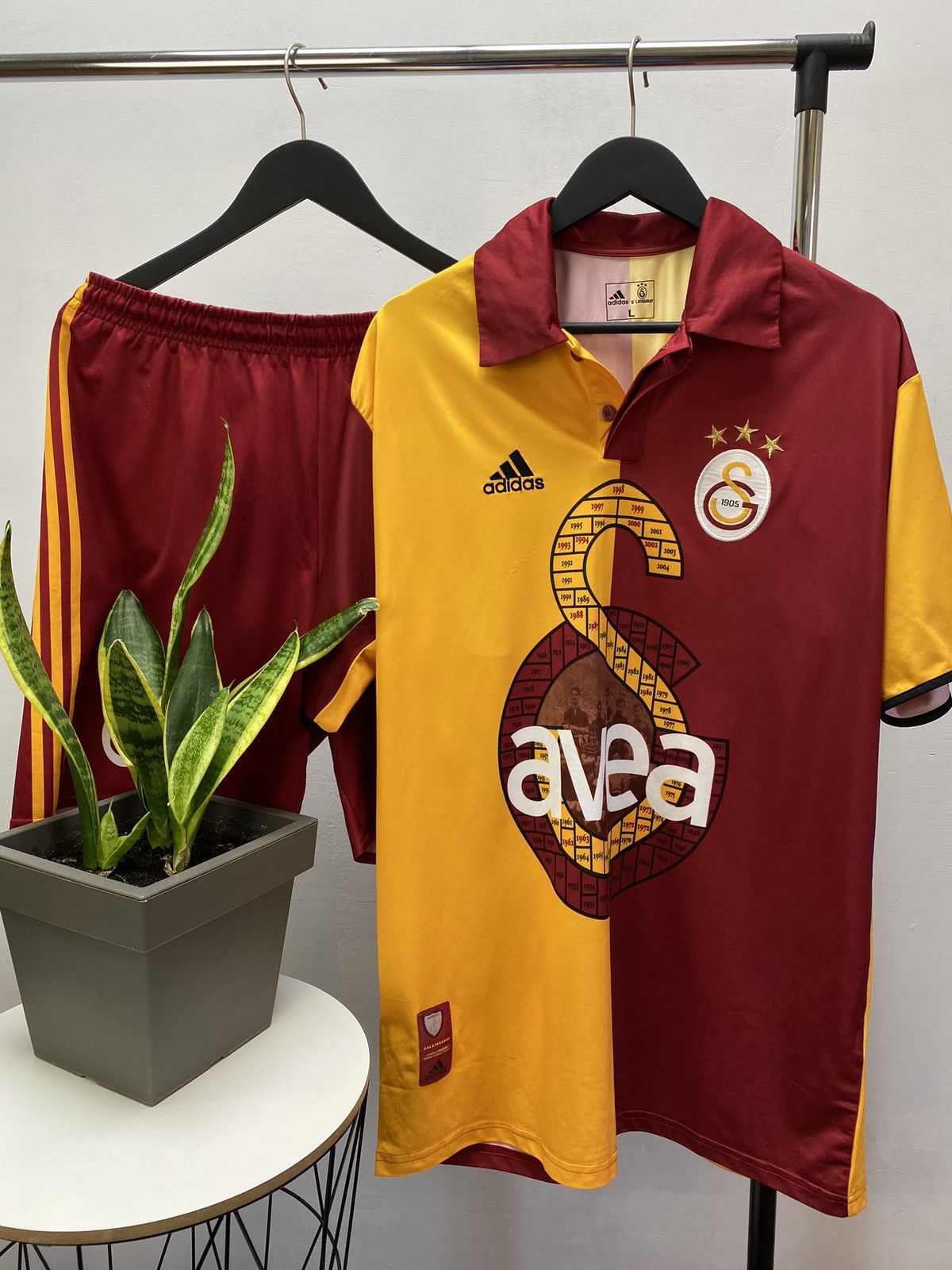 image of Adidas Galatasaray 2004 2005 Home Soccer Jersey/shorts Set in Red/Yellow, Men's (Size Large)