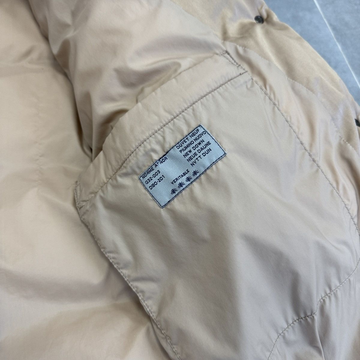 Moncler Vintage Moncler Women Quilted Puffer Down Jacket 90s Size 2 Size M / US 6-8 / IT 42-44 - 21 Thumbnail