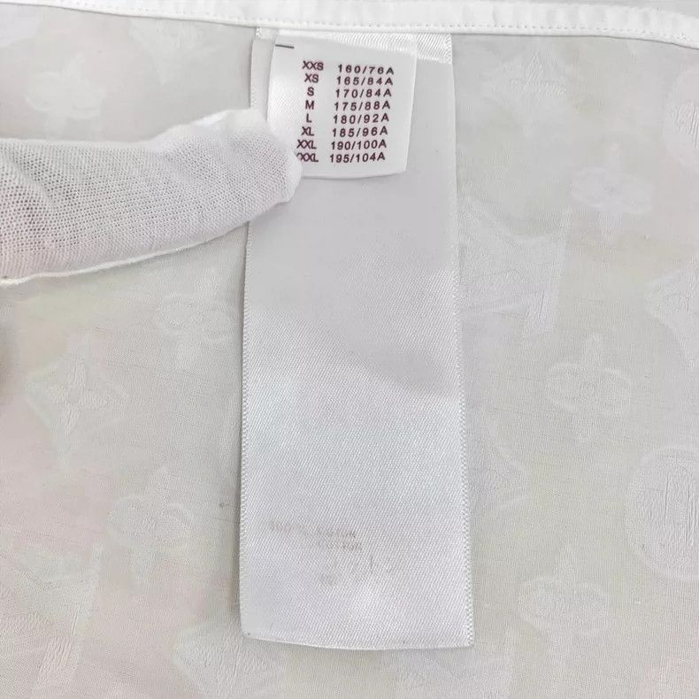 Louis Vuitton Louis Vuitton White logo embossed full-print cotton lapel Size US S / EU 44-46 / 1 - 7 Thumbnail