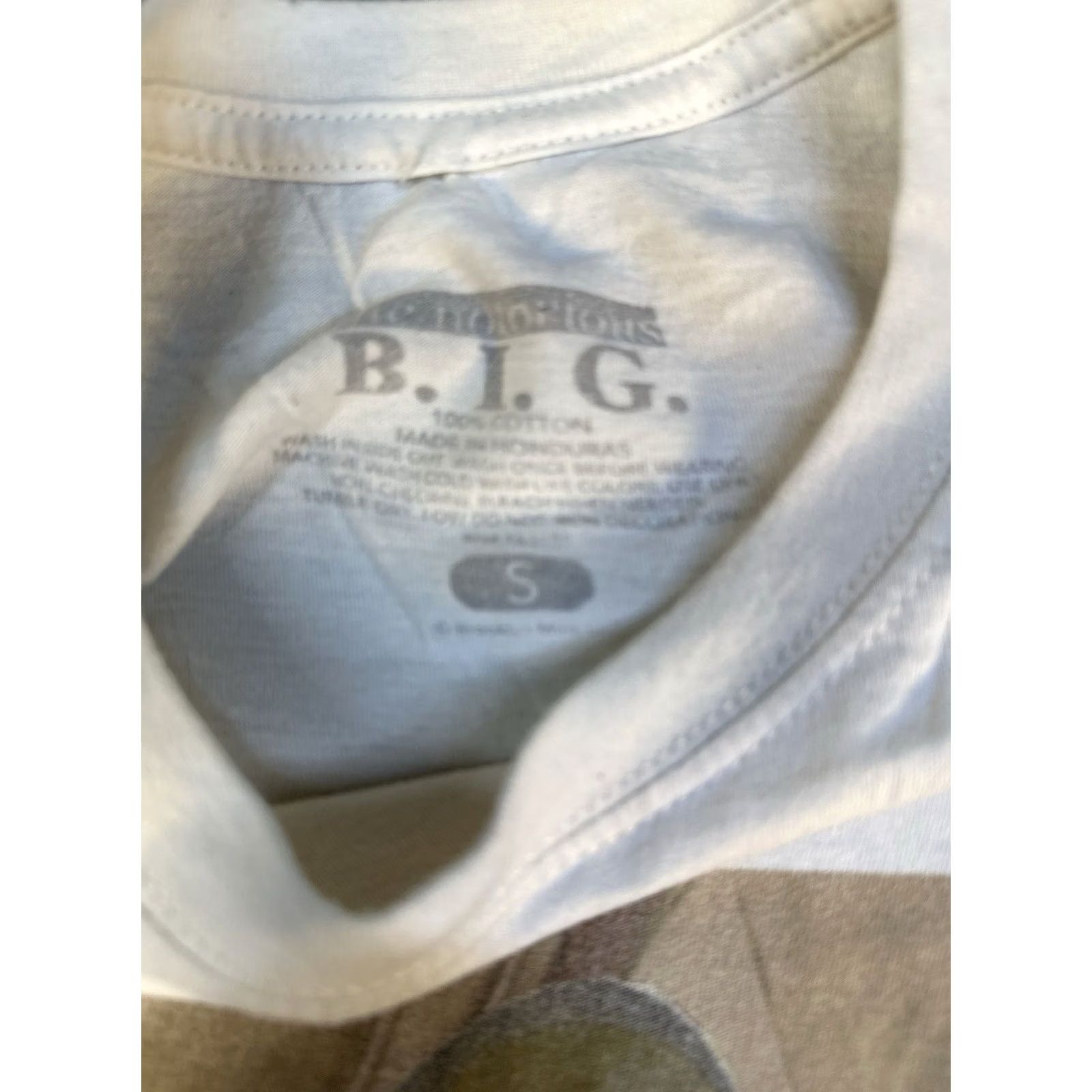Vintage Notorious B.I.G. Rap Tee Shirt Men’s Small White Hip Hop Biggie Logo Vintage-Style Graphic Tee Shirt Mens Small White Hip Hop Notorious B.I.G. Shirt Size US S / EU 44-46 / 1 - 3 Thumbnail