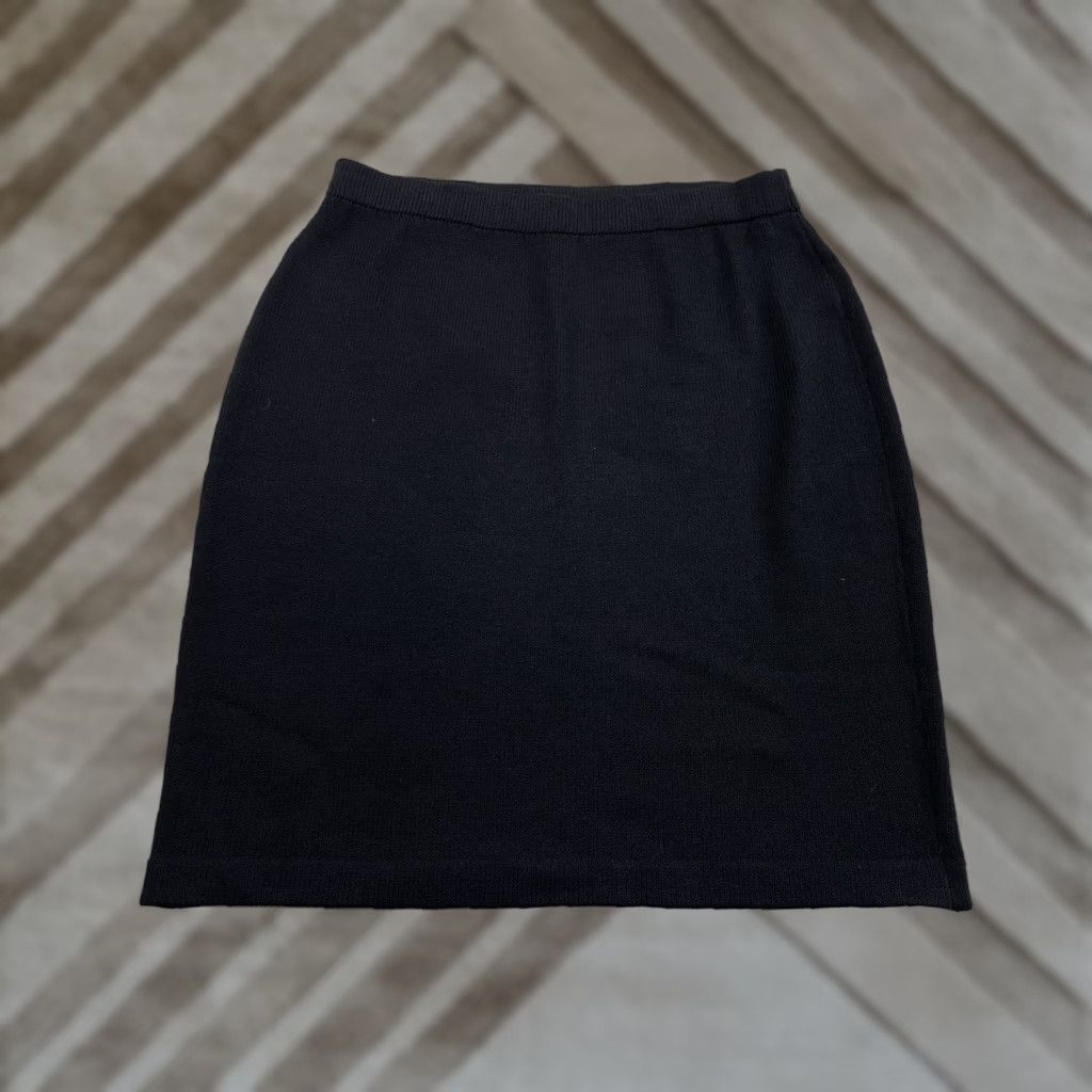 St. John VINTAGE St. John collection Black mini pencil skirt Santana Knit USA Skirt Women 6 Short Wool Knit Black XS? Size 28" / US 6 / IT 42 - 1 Thumbnail