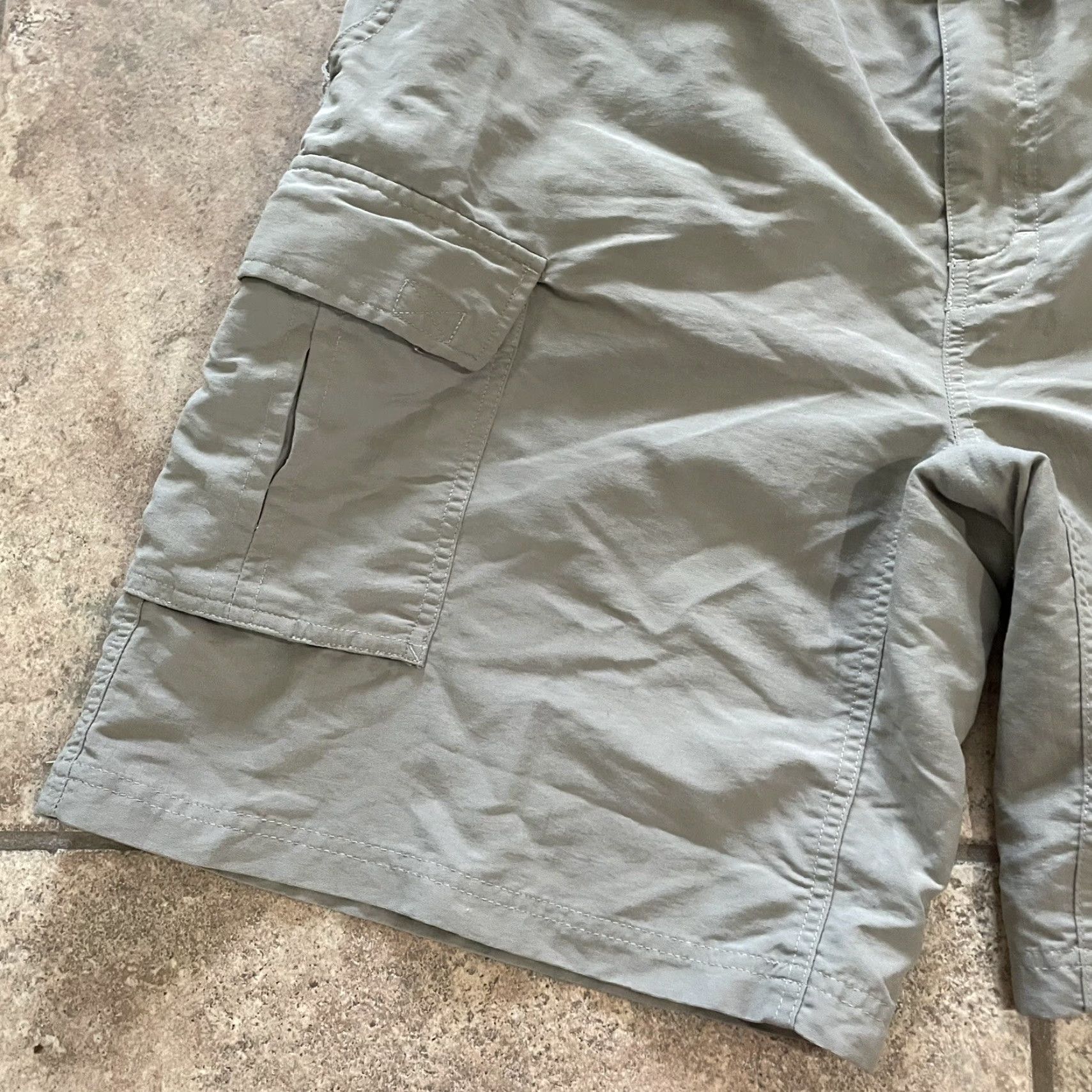 The North Face VINTAGE The North Face Athletic gray hiking cargo shorts Mens XL Size US 36 / EU 52 - 3 Thumbnail