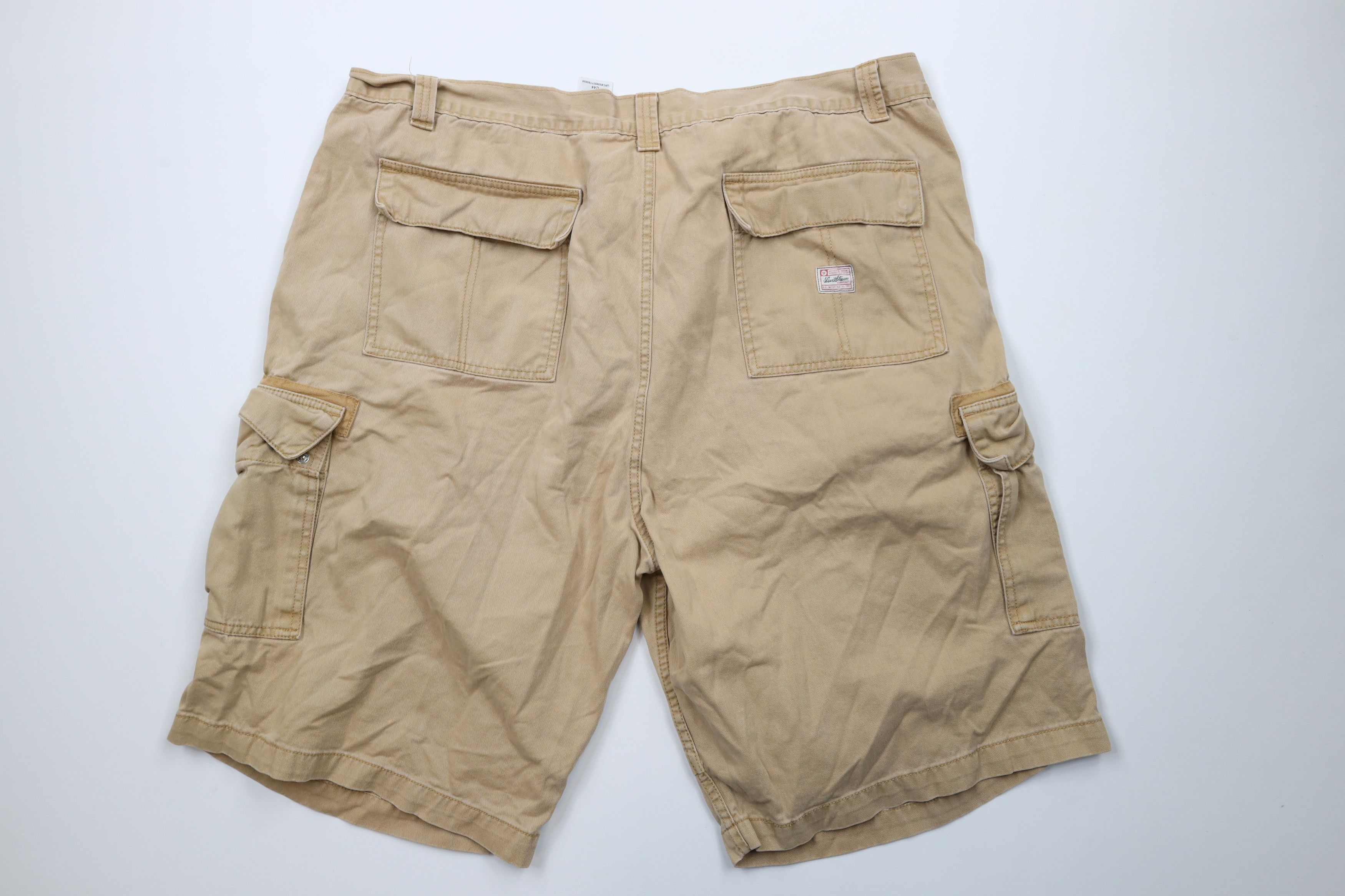Levi's × Vintage Vintage Y2K 2004 Levis Faded Baggy Fit Cargo Shorts Beige Size US 44 / EU 60 - 9 Thumbnail