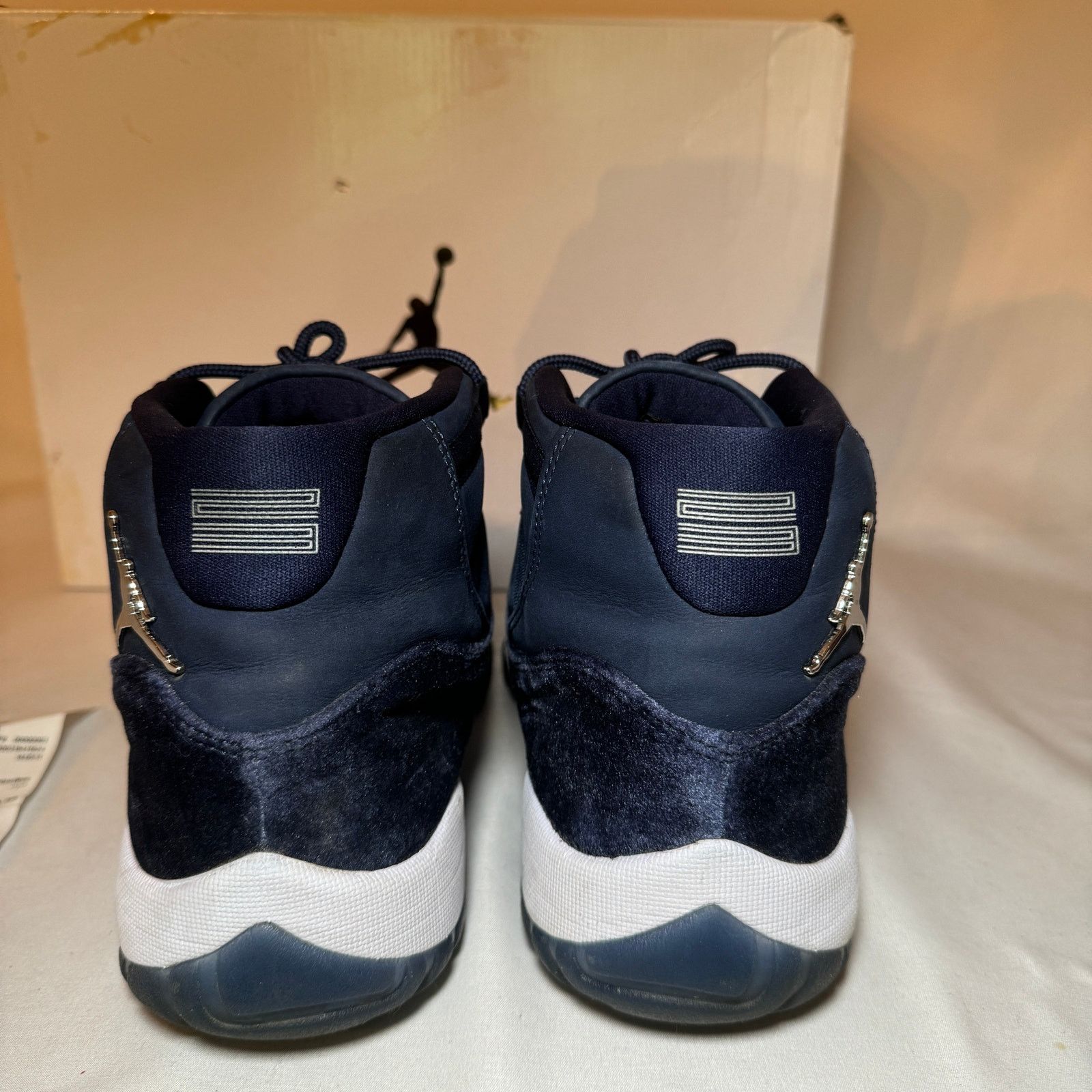 Jordan Brand × Nike Size 11 - Wmns Air Jordan 11 Retro Midnight Navy Velvet Size US 11 / IT 41 - 6 Thumbnail