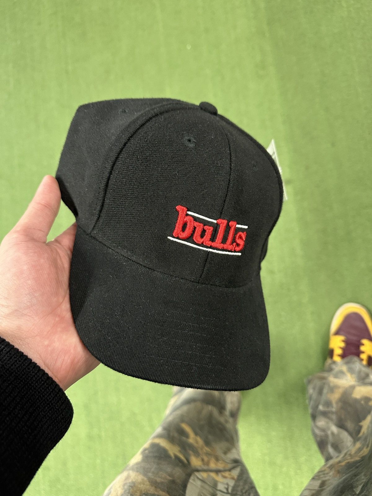 NBA × Vintage Vintage 1997 Novel Teez Chicago Bulls Snapback Hat Size ONE SIZE - 1 Thumbnail