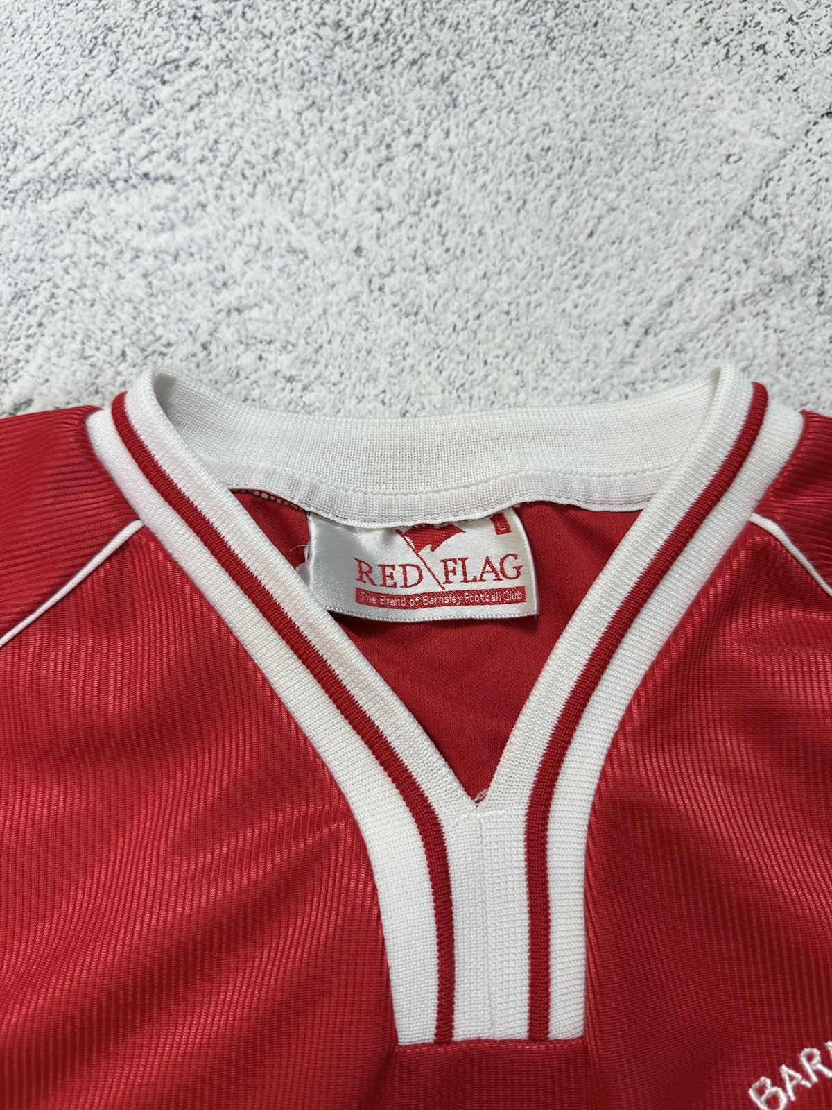 Vintage Vintage Red Flag Barnsley FC 2003-04 Home Football Shirt Size US L / EU 52-54 / 3 - 6 Thumbnail