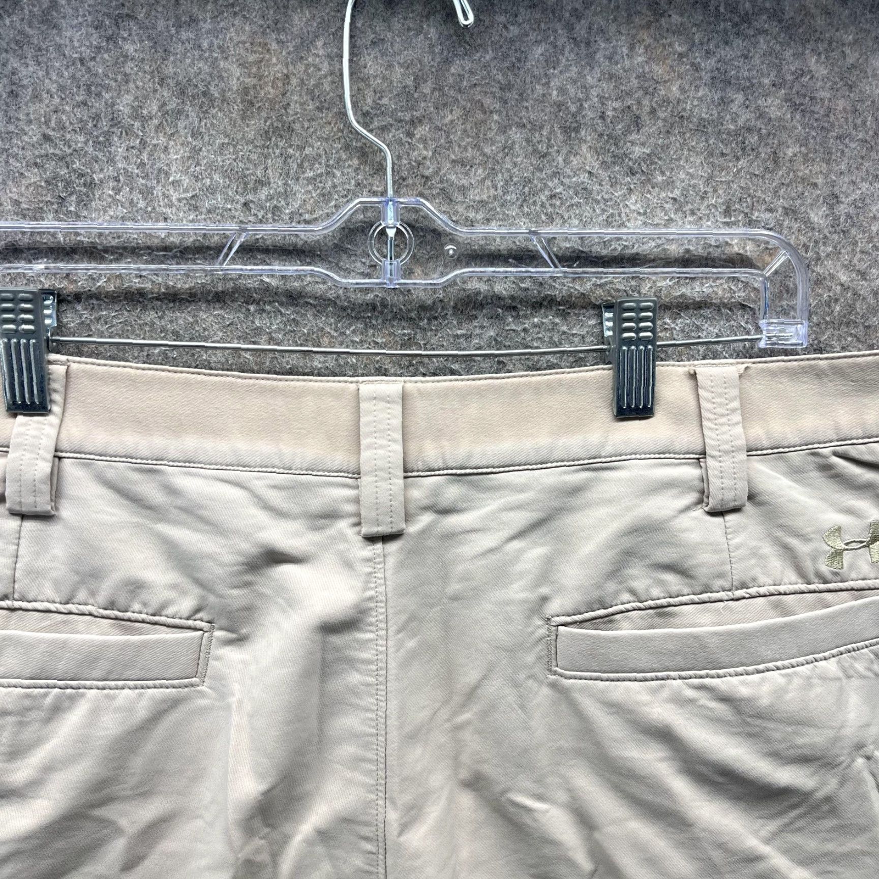 Under Armour Under Armour Shorts Mens 38 Khaki Golf Chino Lightweight Stretch Performance UA Shirt? Size US 38 / EU 54 - 3 Thumbnail
