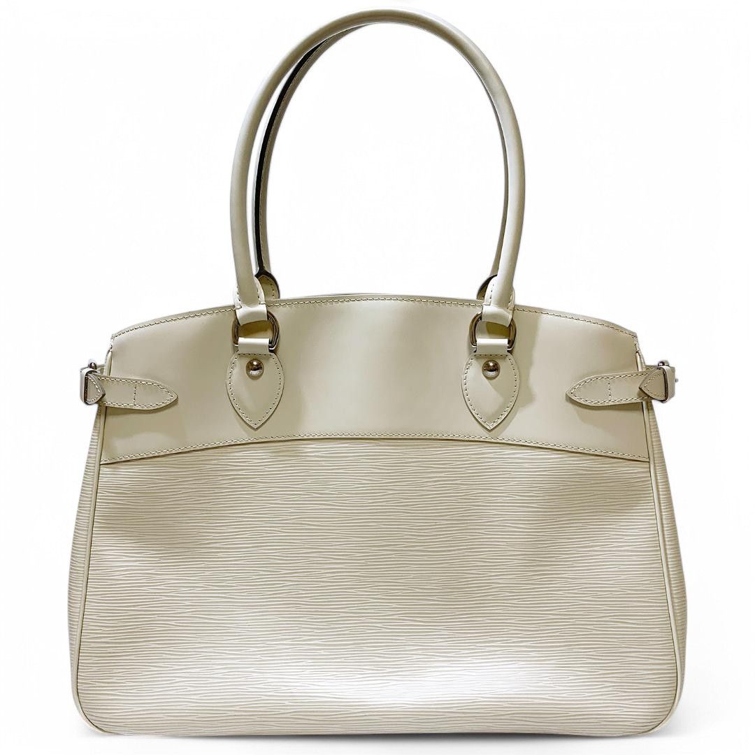Louis Vuitton Louis Vuitton - Passy GM Handbag Leather Shoulder Bag White Size ONE SIZE - 2 Thumbnail