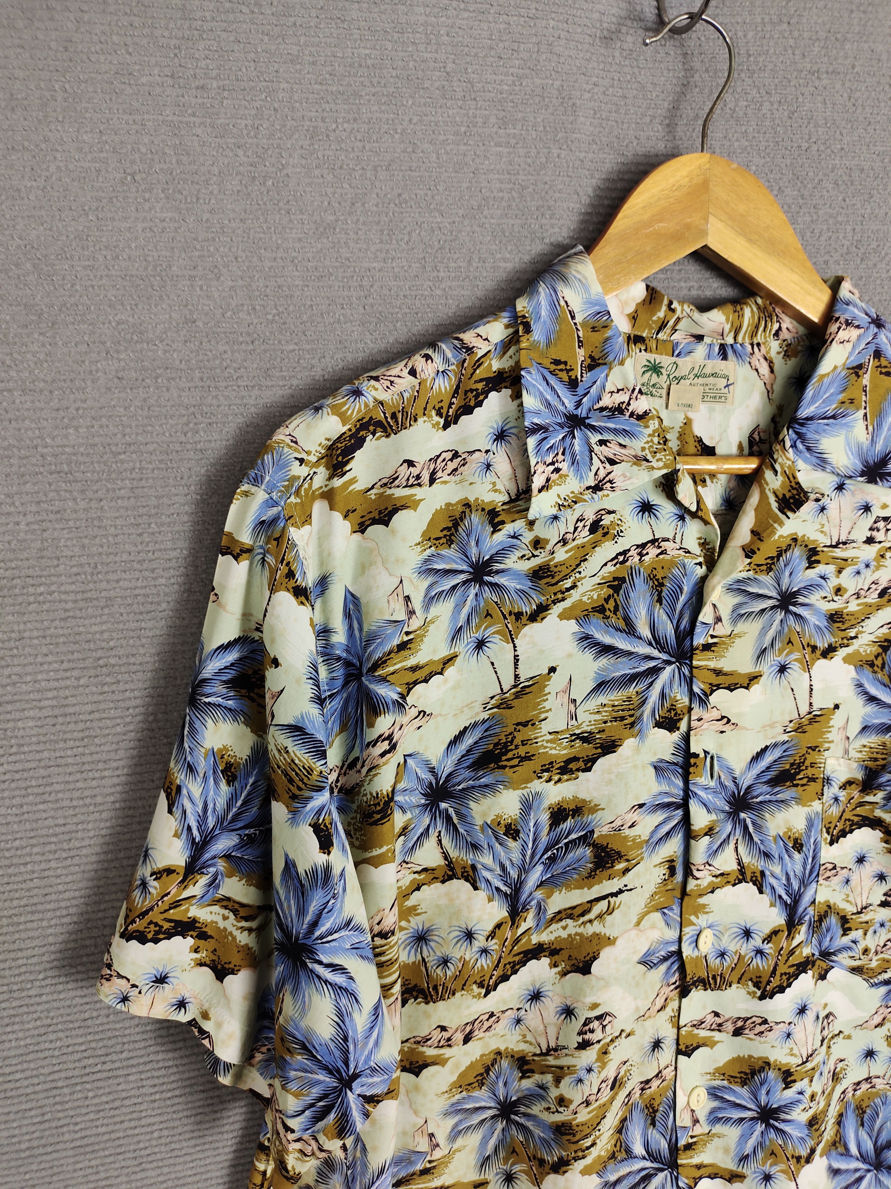 Japanese Brand Vintage Royal Hawaiian Scenic View Rayon Hawaiian Shirt Size US M / EU 48-50 / 2 - 3 Thumbnail