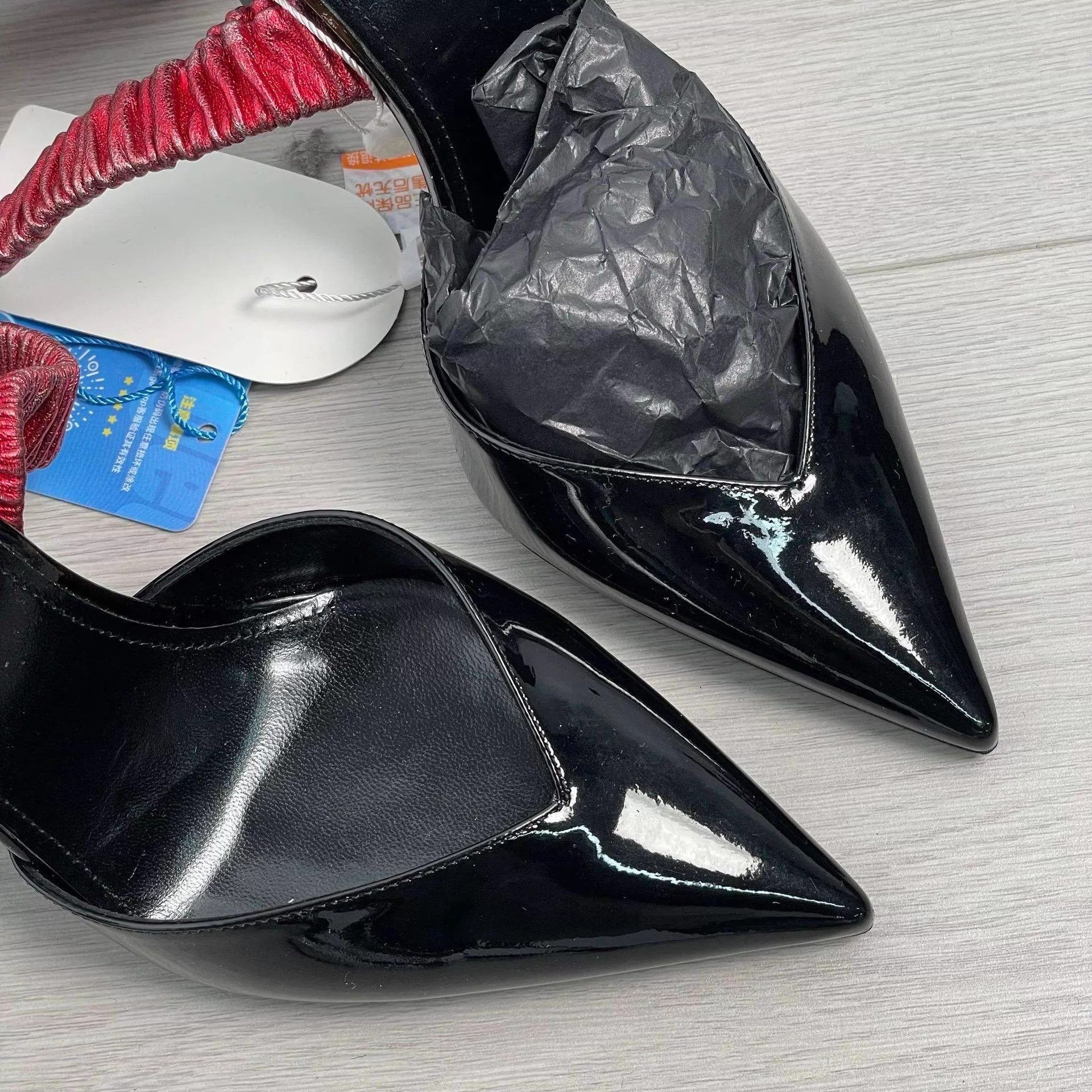 Yves Saint Laurent YSL Red Flower Patent Leather Pointed Toe Heels 36 Size US 5.5 / IT 35.5 - 4 Thumbnail