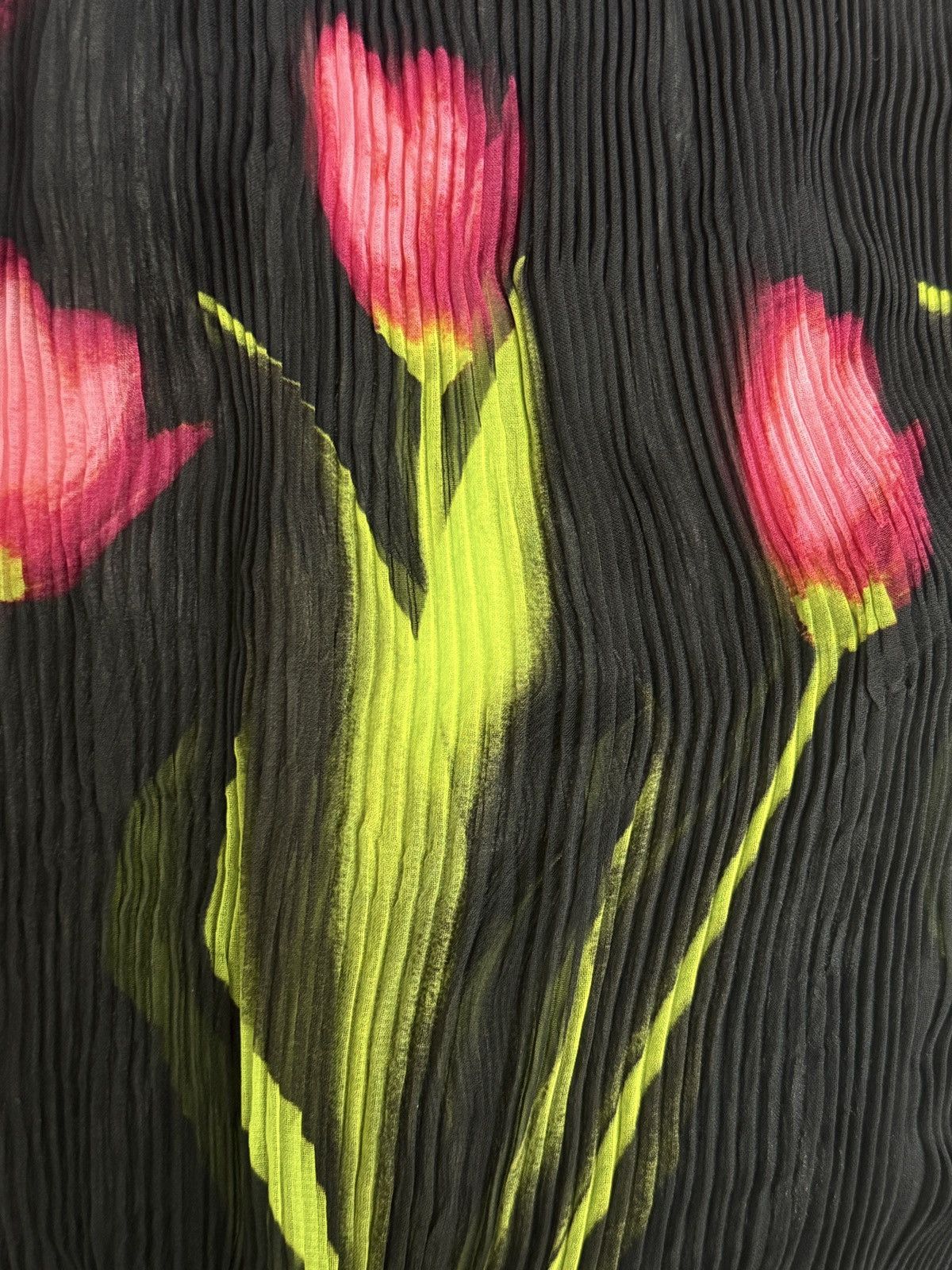 ISSEY MIYAKEチューリップ刺繍トップス Issey Miyake Black Tulip Willow Pattern Top | Grailed
