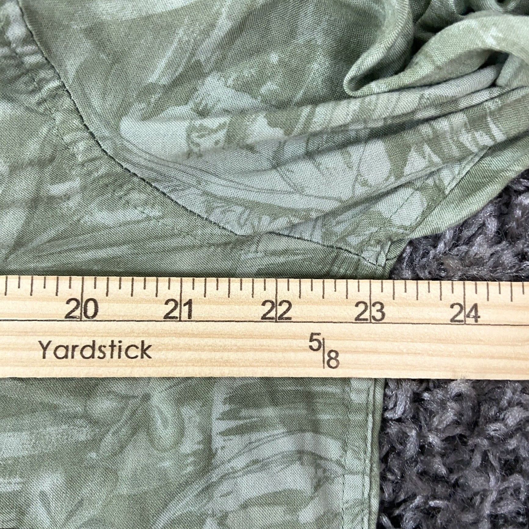 Vintage Batick Bay Green Floral Hawaii Button-Up Short Sleeve L Men’s Size US 33 - 7 Thumbnail