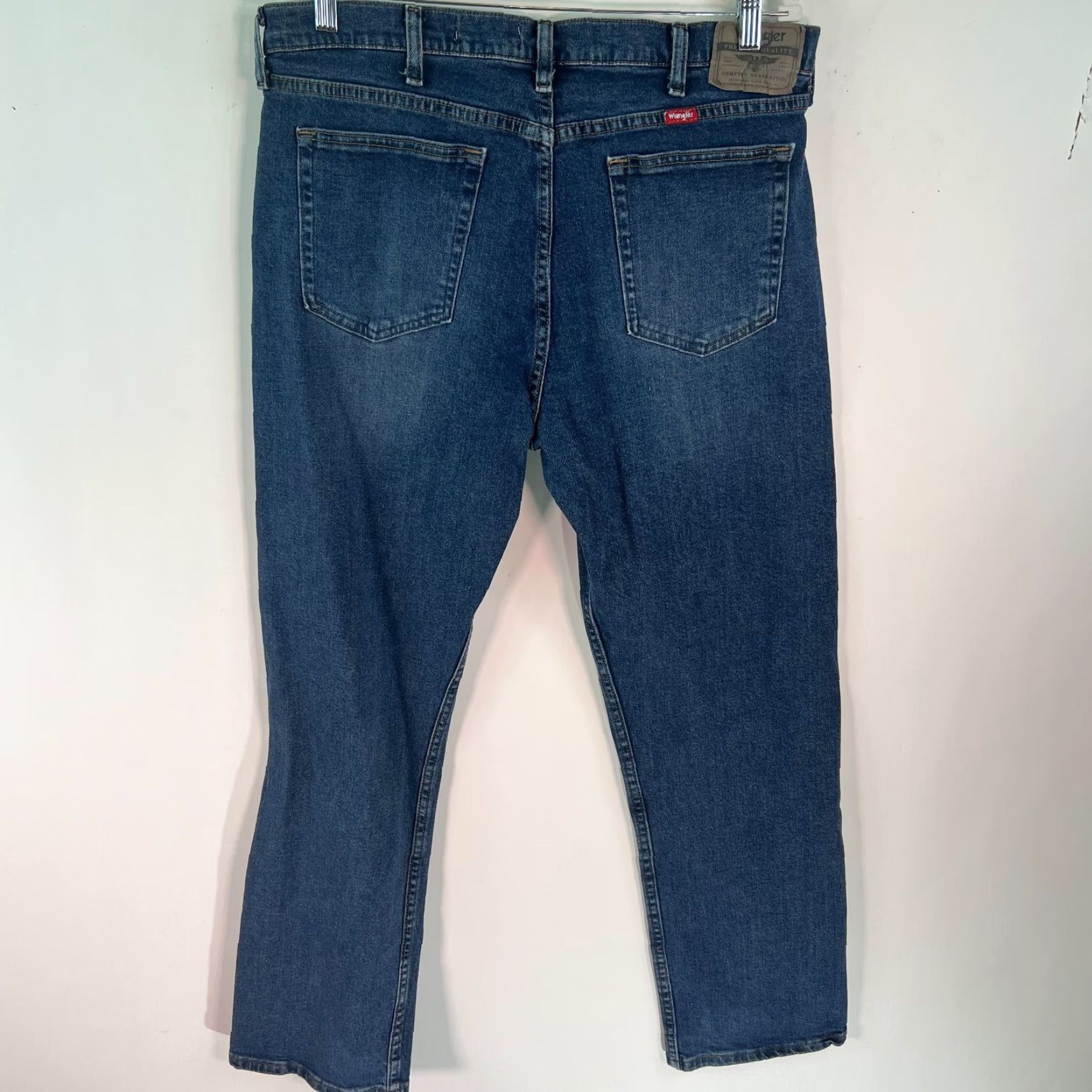 Wrangler Wrangler Mens Relaxed Fit Jeans 5-Pocket Design Straight Blue Denim Size 34x32 Mens Jeans DigitalFit? Size US 34 / EU 50 - 2 Thumbnail