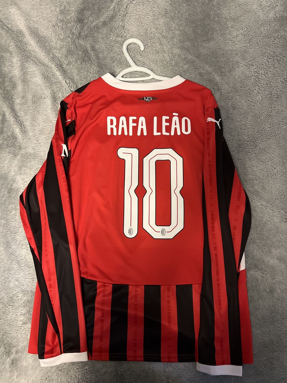 Puma AC MILAN PUMA RAFA LEAO AUTHENTIC HOME JERSEY 2024/25 Size US L / EU 52-54 / 3 - 4 Thumbnail