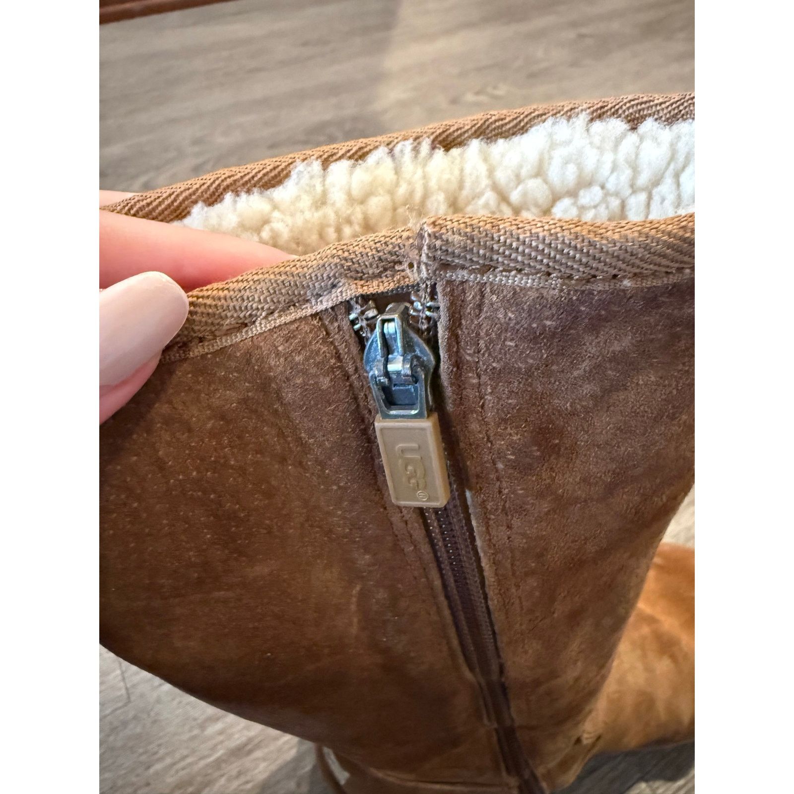 Ugg UGG Australia - Mid Calf Sheepskin Boots - Women 9, Chestnut Size US 9 / IT 39 - 5 Thumbnail