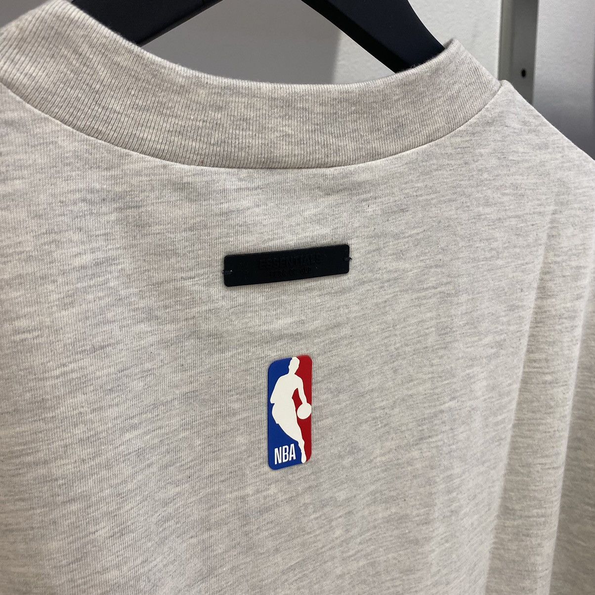 Essentials × NBA Fear of God Essentials x NBA Knicks Tee Light Heather Grey Size US S / EU 44-46 / 1 - 4 Thumbnail