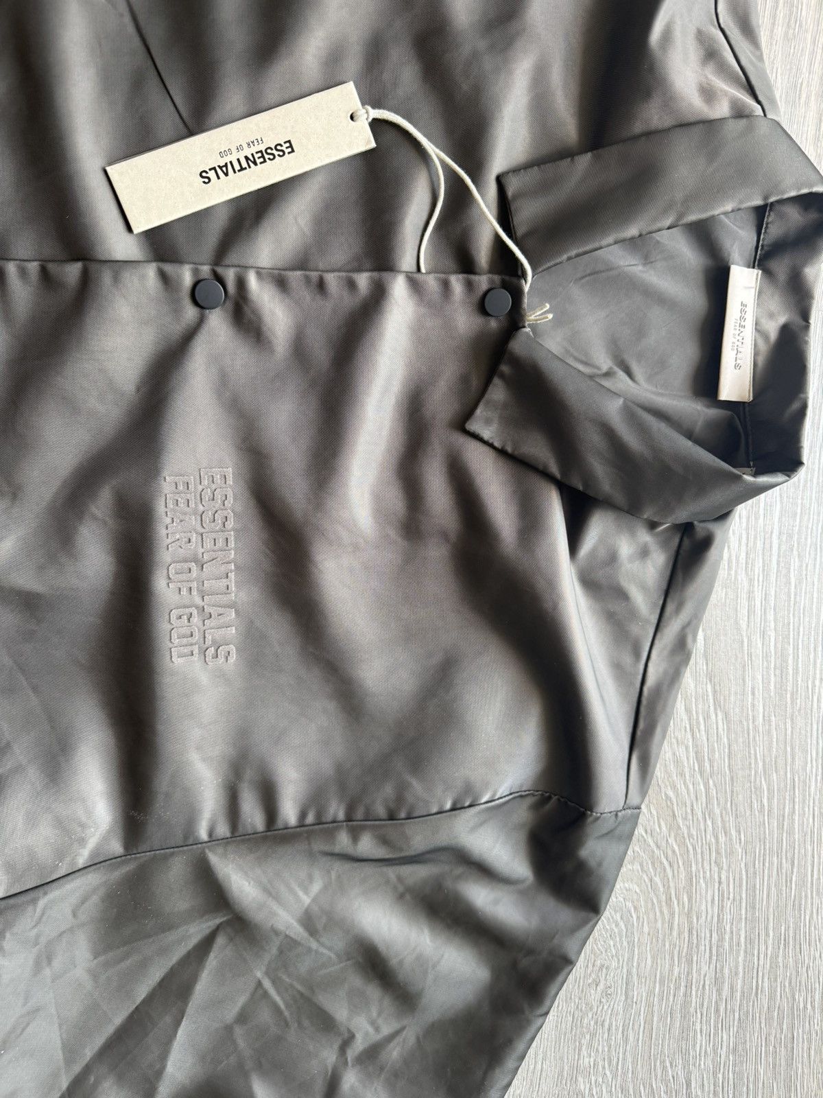Fear of God Fear of God Essentials Short-Sleeve Nylon Shirt Size US XL / EU 56 / 4 - 1 Thumbnail