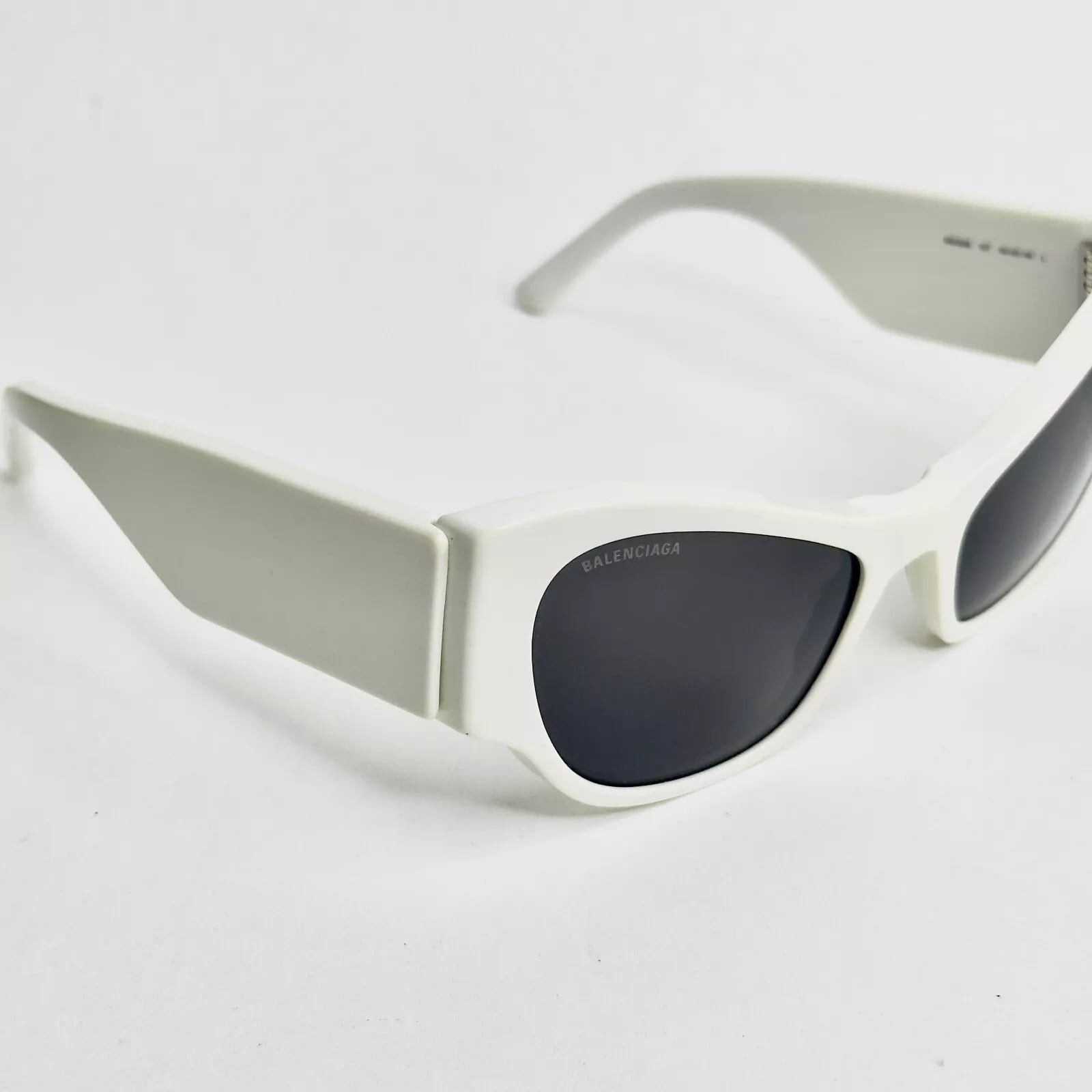 Balenciaga BALENCIAGA MAX CAT 0259 White 007 Fashion Logo Bold BB0259 Size ONE SIZE - 2 Thumbnail