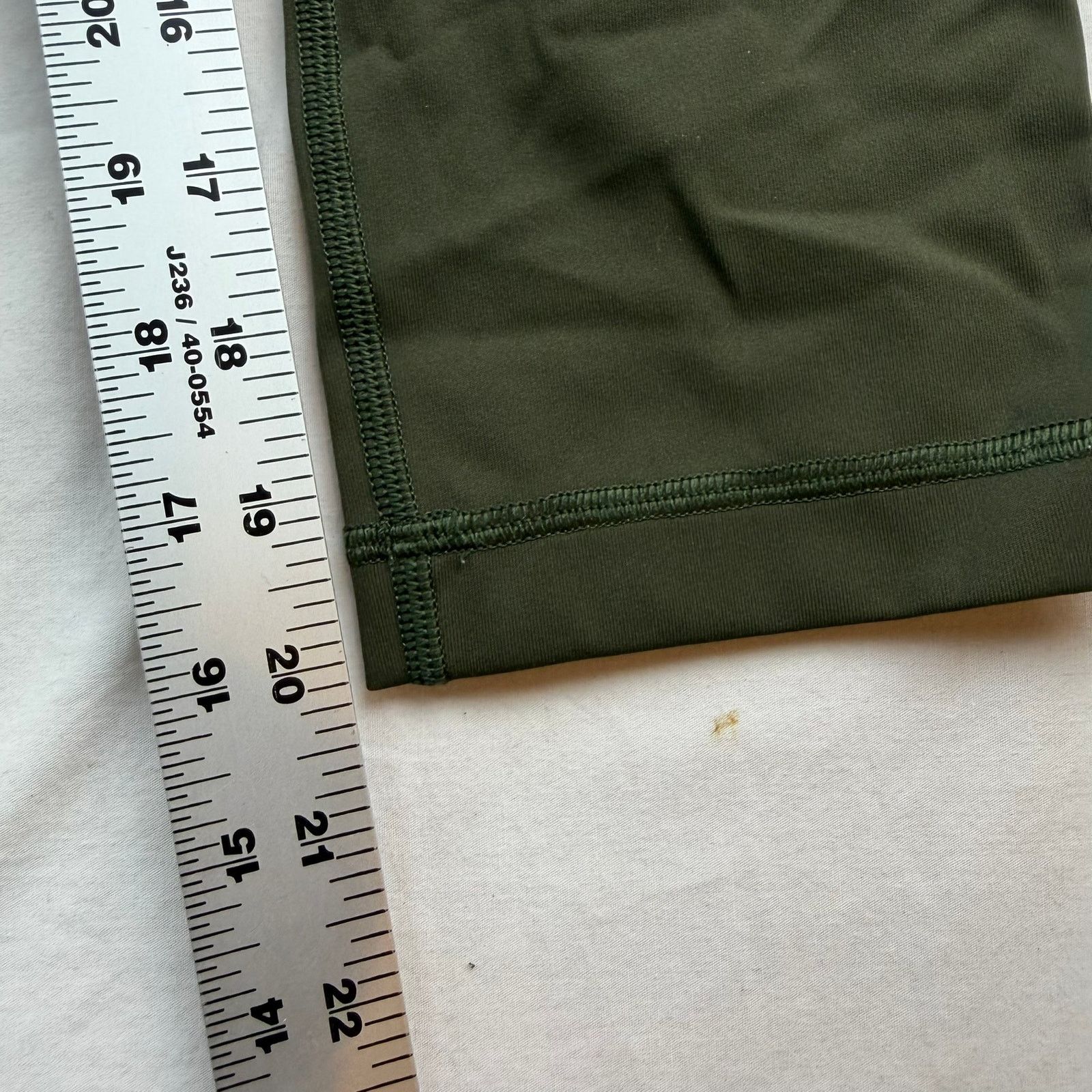 Lululemon Lululemon Olive Green Crop Leggings Size 2 Size 24" / US 00 / IT 34 - 5 Thumbnail