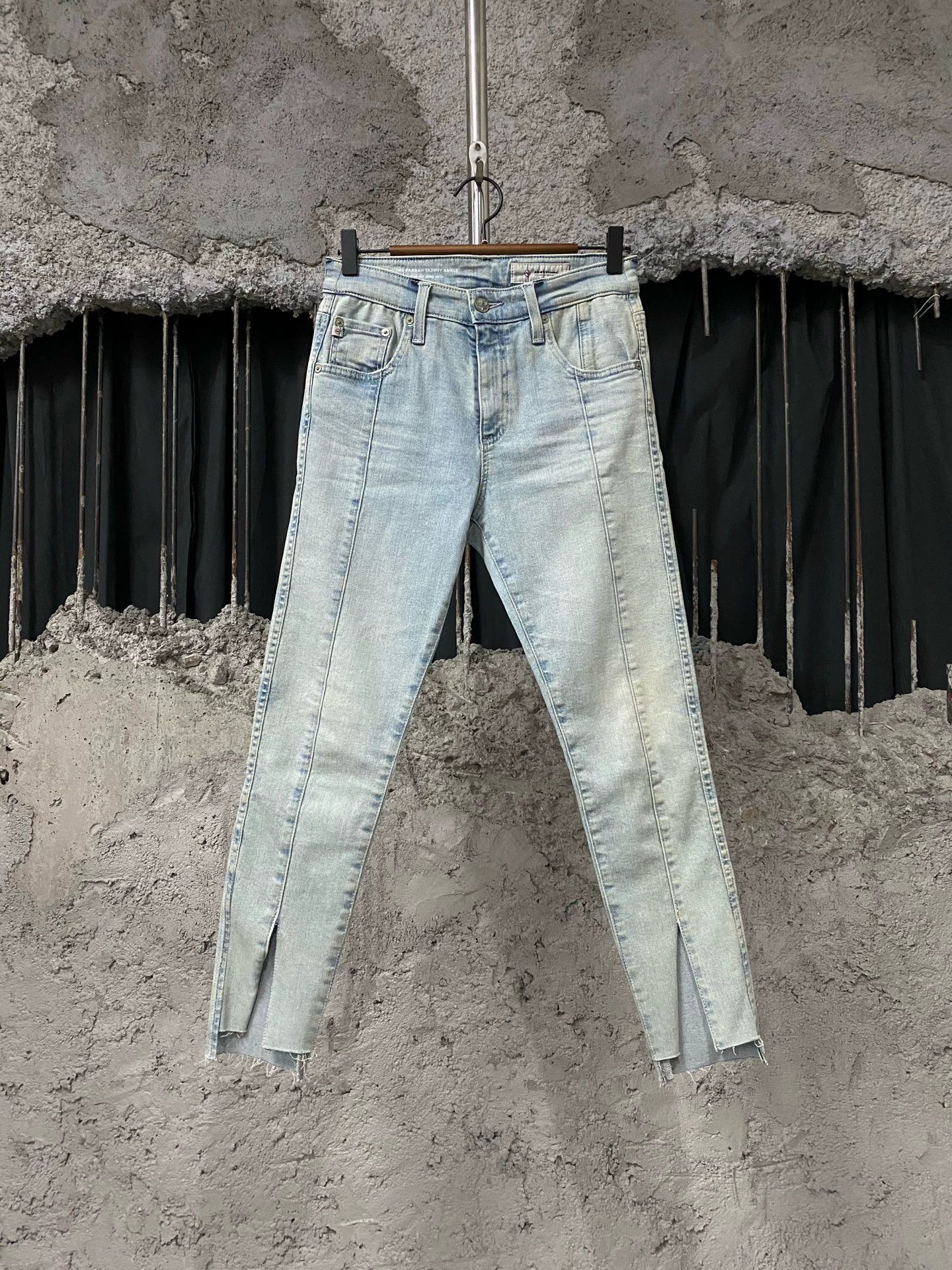 AG Jeans AG Jeans 27W 99 New Denim Size 27" / US 4 / IT 40 - 1 Thumbnail