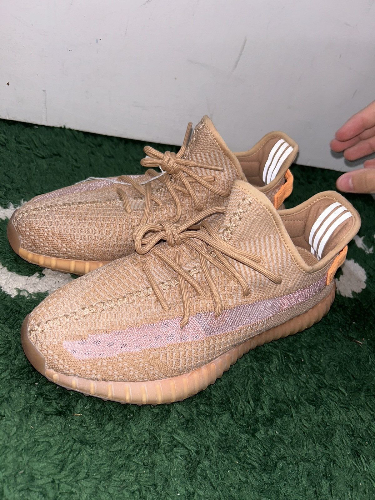 Adidas Size 10.5 - adidas Yeezy Boost 350 V2 Clay preowned With Box Size US 10.5 / EU 43-44 - 6 Thumbnail