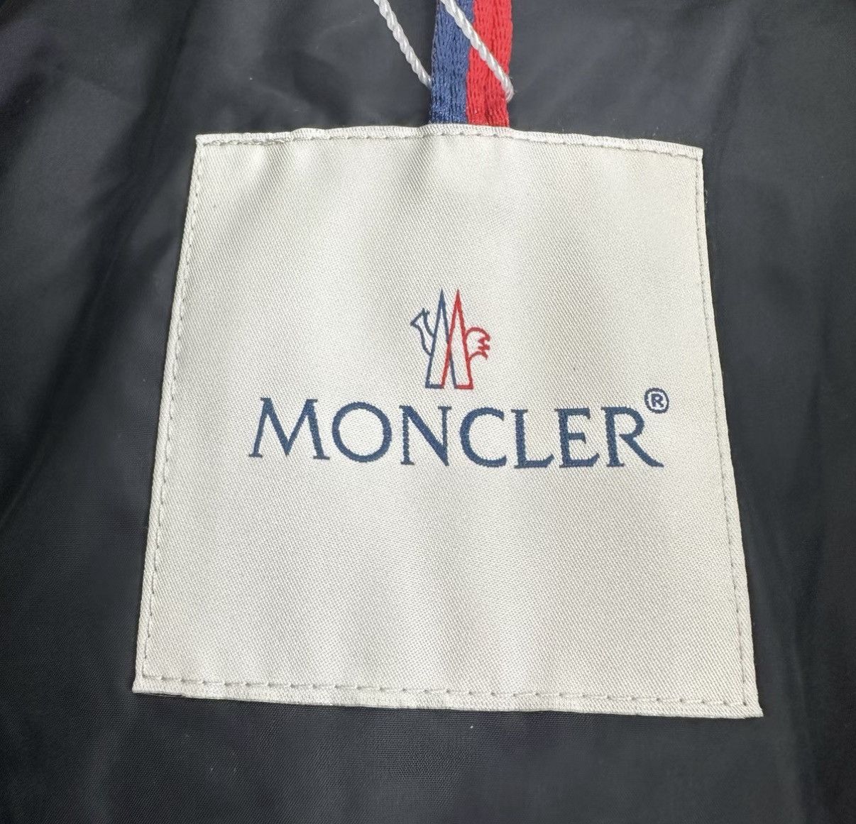 Moncler Moncler Classic Logo Black Shiny Waist Down Jacket K12 Size XS / US 0-2 / IT 36-38 - 3 Thumbnail