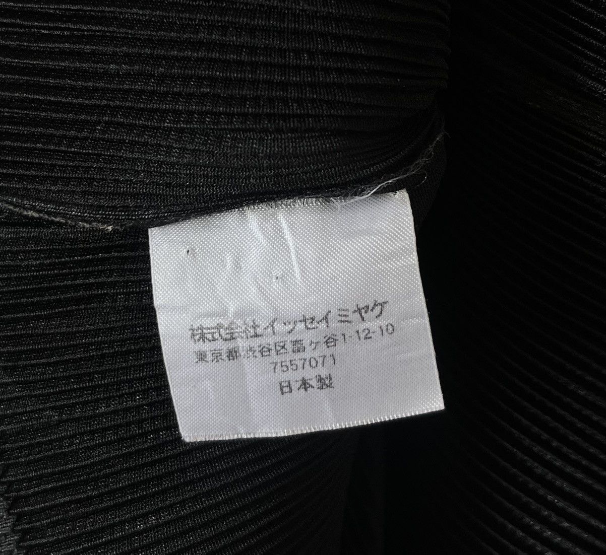 Pleats Please Issey Miyake TAX FREE 🇺🇸 issey miyake pleats please black boxy polo shirt Size S / US 4 / IT 40 - 5 Thumbnail