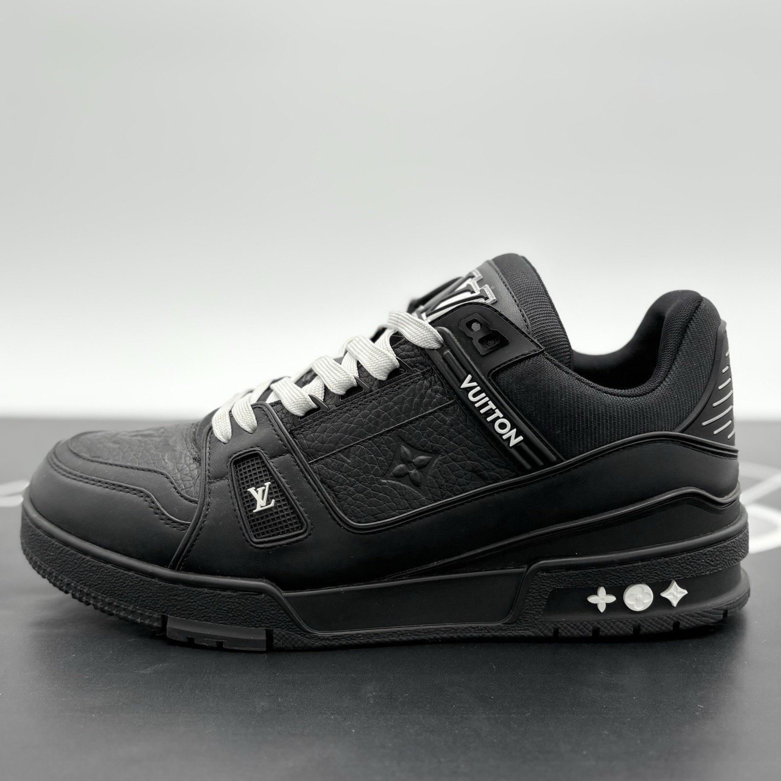 Louis Vuitton (9.5-10 US) Louis Vuitton Trainer ' Black ' | SUPER CLEAN! Size US 10 / EU 43 - 8 Thumbnail