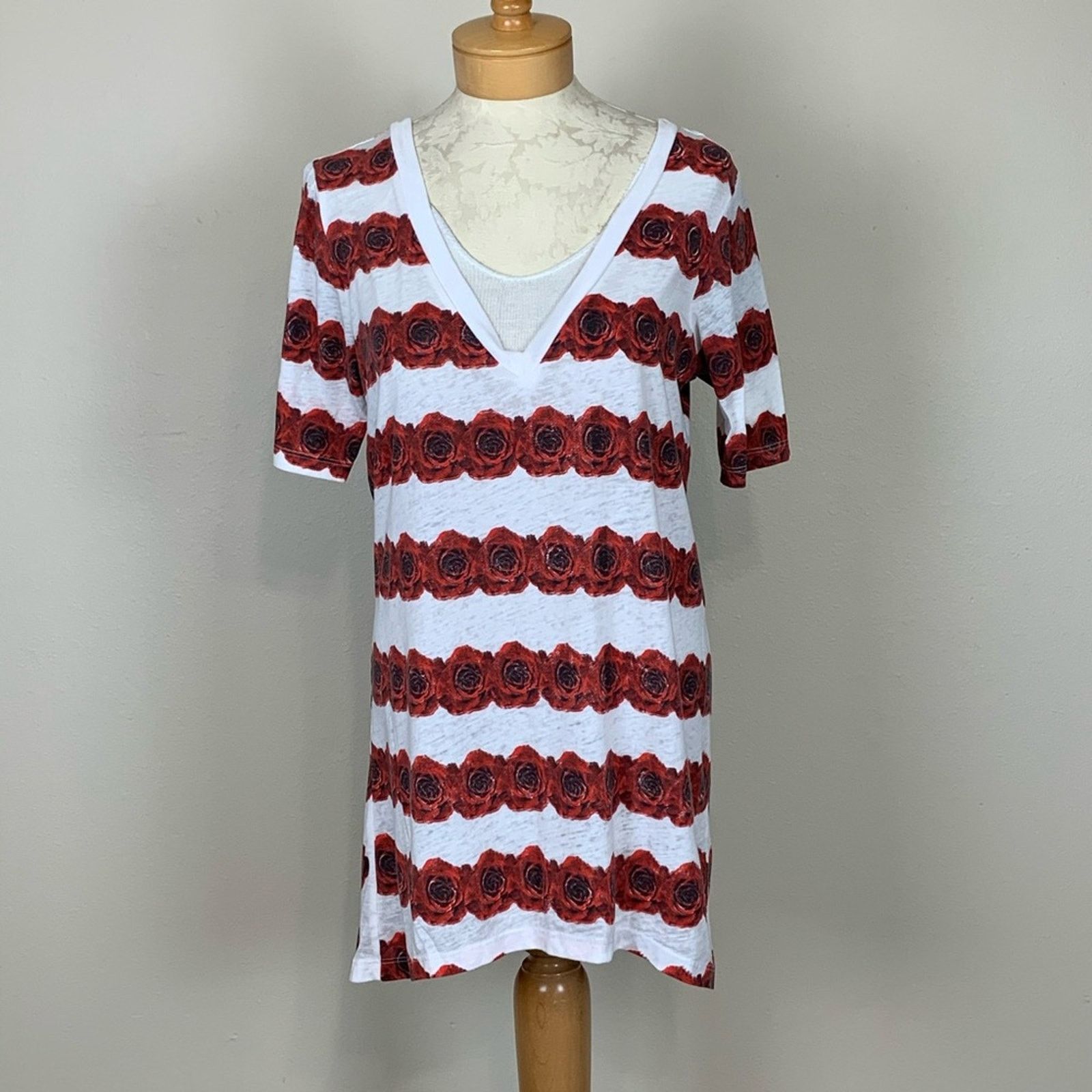 Chaser Brand Chaser V Neck Rose Print Tunic T Shirt White Red Small Size S / US 4 / IT 40 - 2 Thumbnail
