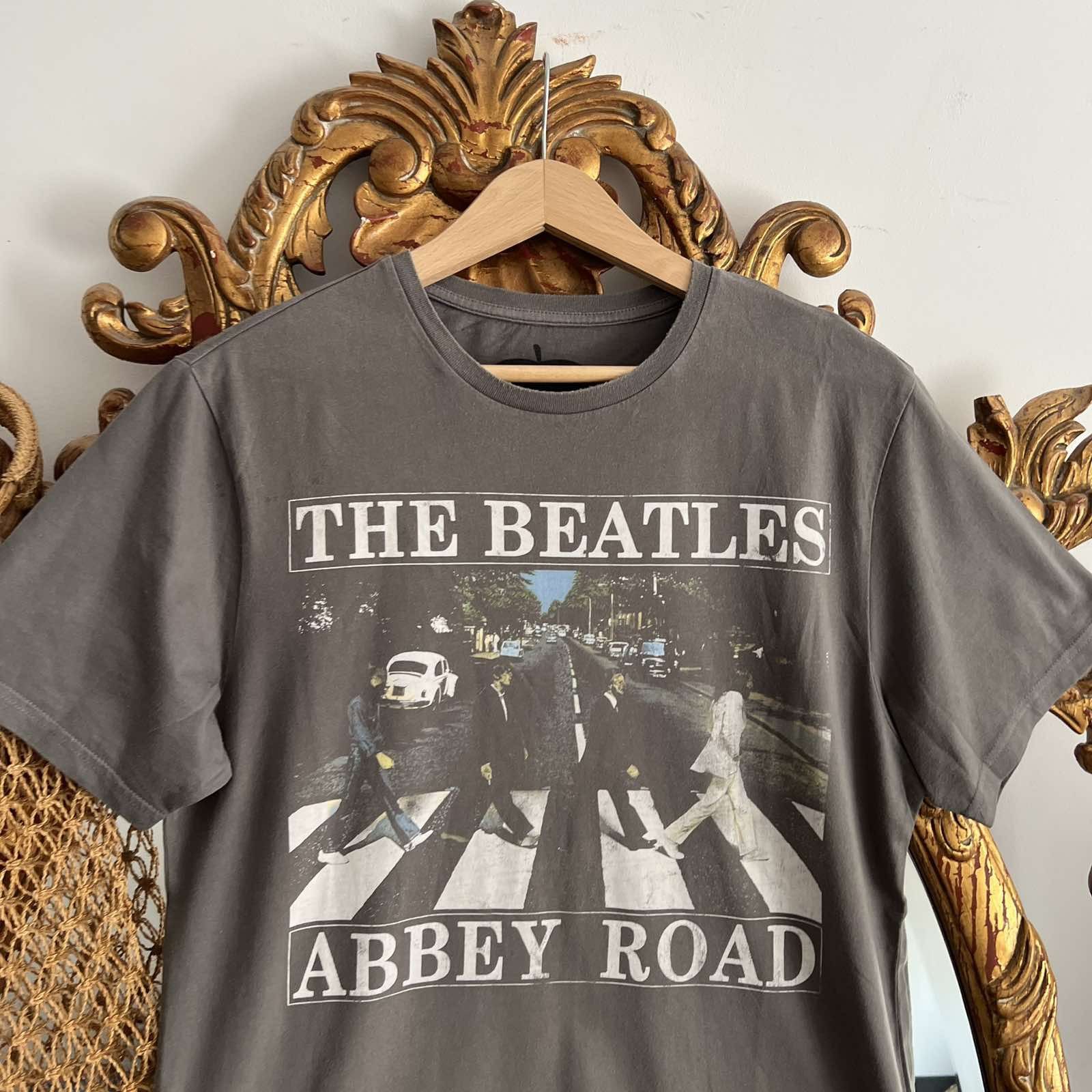 Band Tees Vintage 2005 The Beatles Abbey Road T-Shirt Size M Size US M / EU 48-50 / 2 - 4 Thumbnail