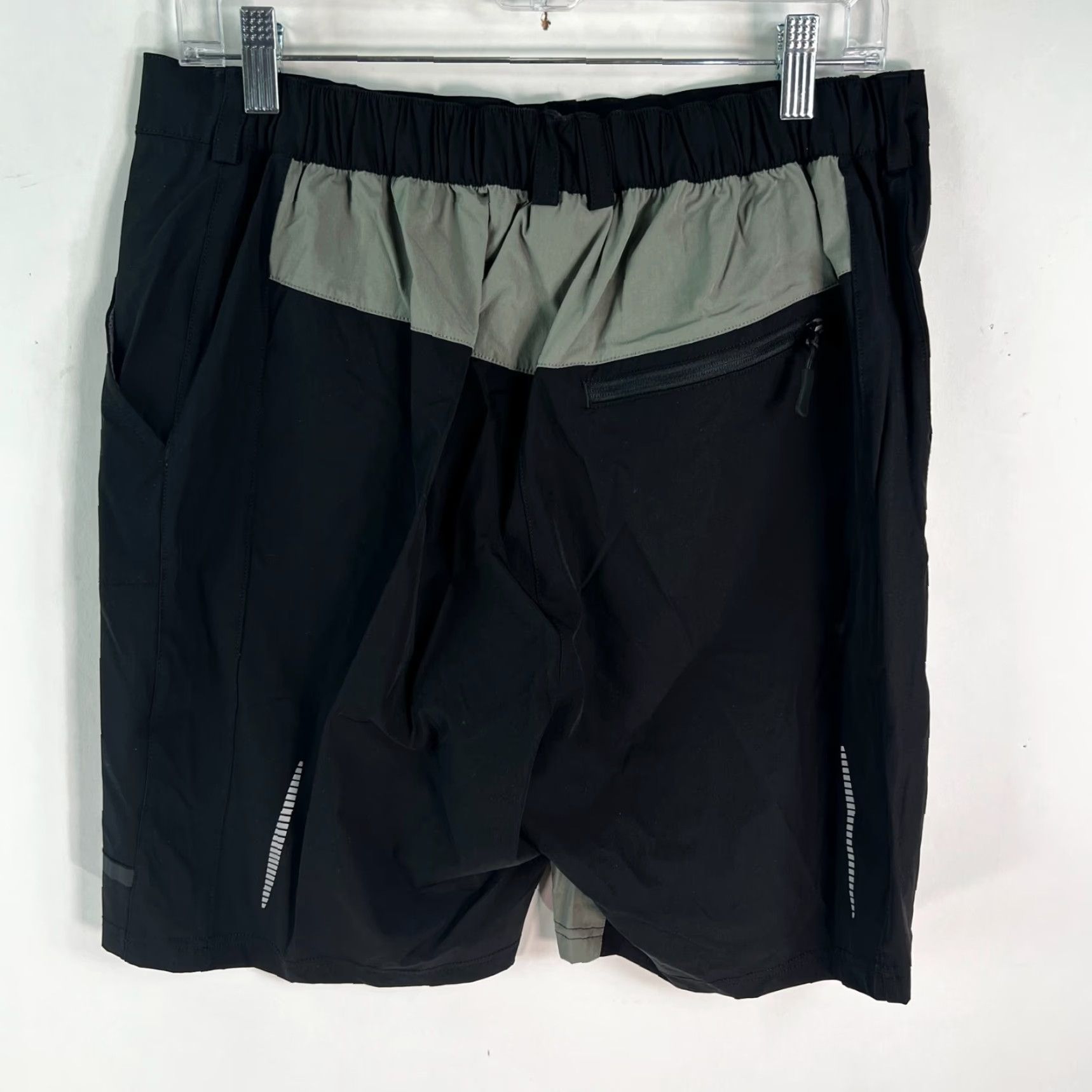 Vintage Mapamyumco Women’s Shorts Cargo Quick Dry Outdoor Hiking 8 in L Black Breathable Pockets UV Protection Golf Camping Womens Size 36" / US 14 / IT 50 - 7 Thumbnail