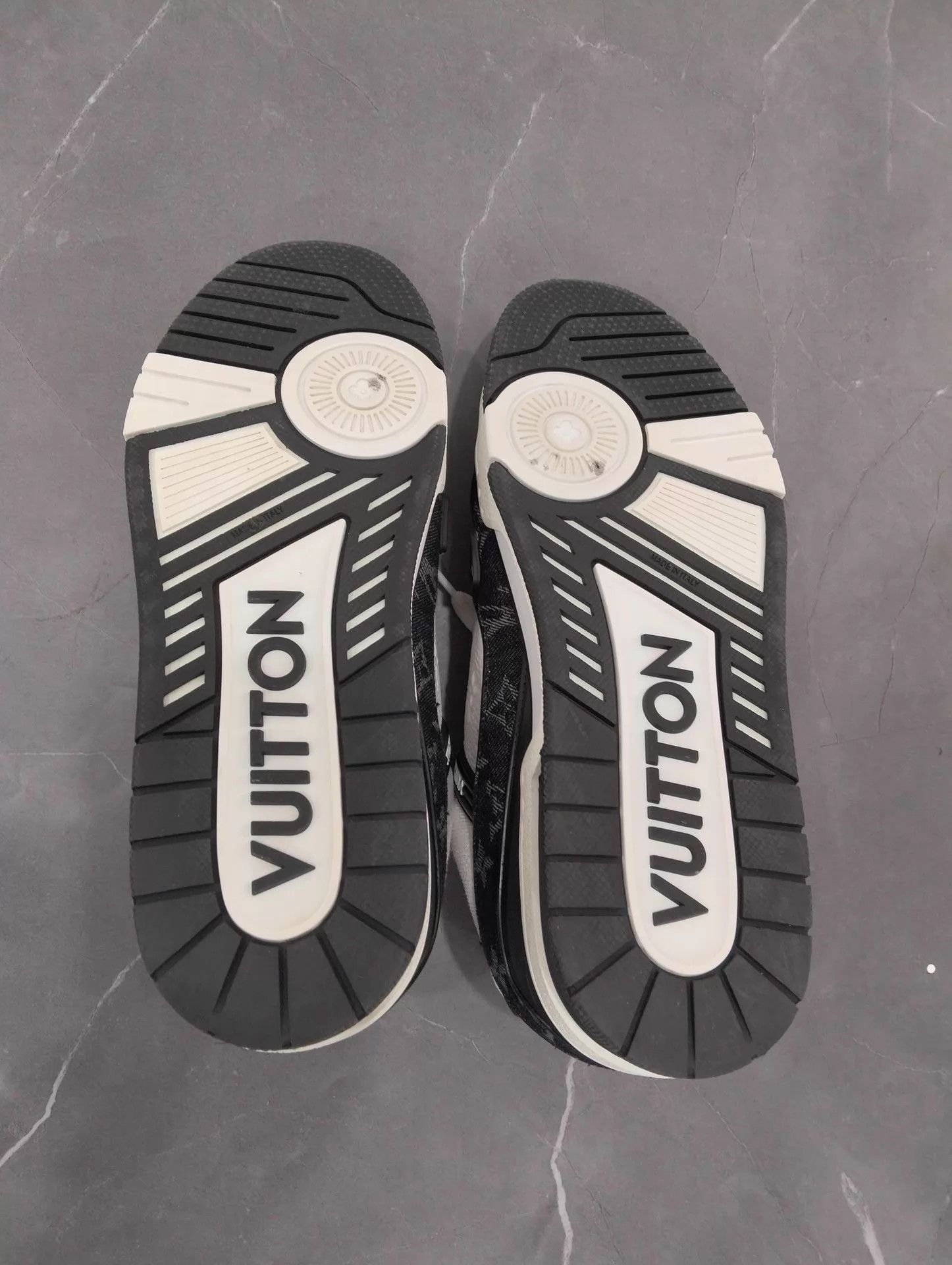 Louis Vuitton Louis Vuitton Trainer Panda 43 Size US 10 / EU 43 - 6 Thumbnail
