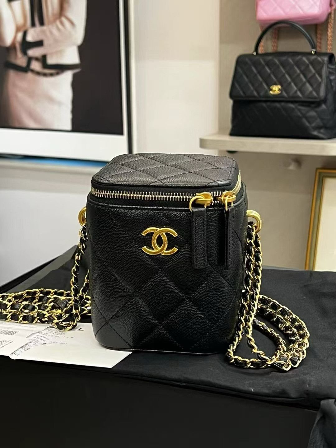 Chanel Pre-loved Bag Very good condition Size ONE SIZE - 1 Thumbnail