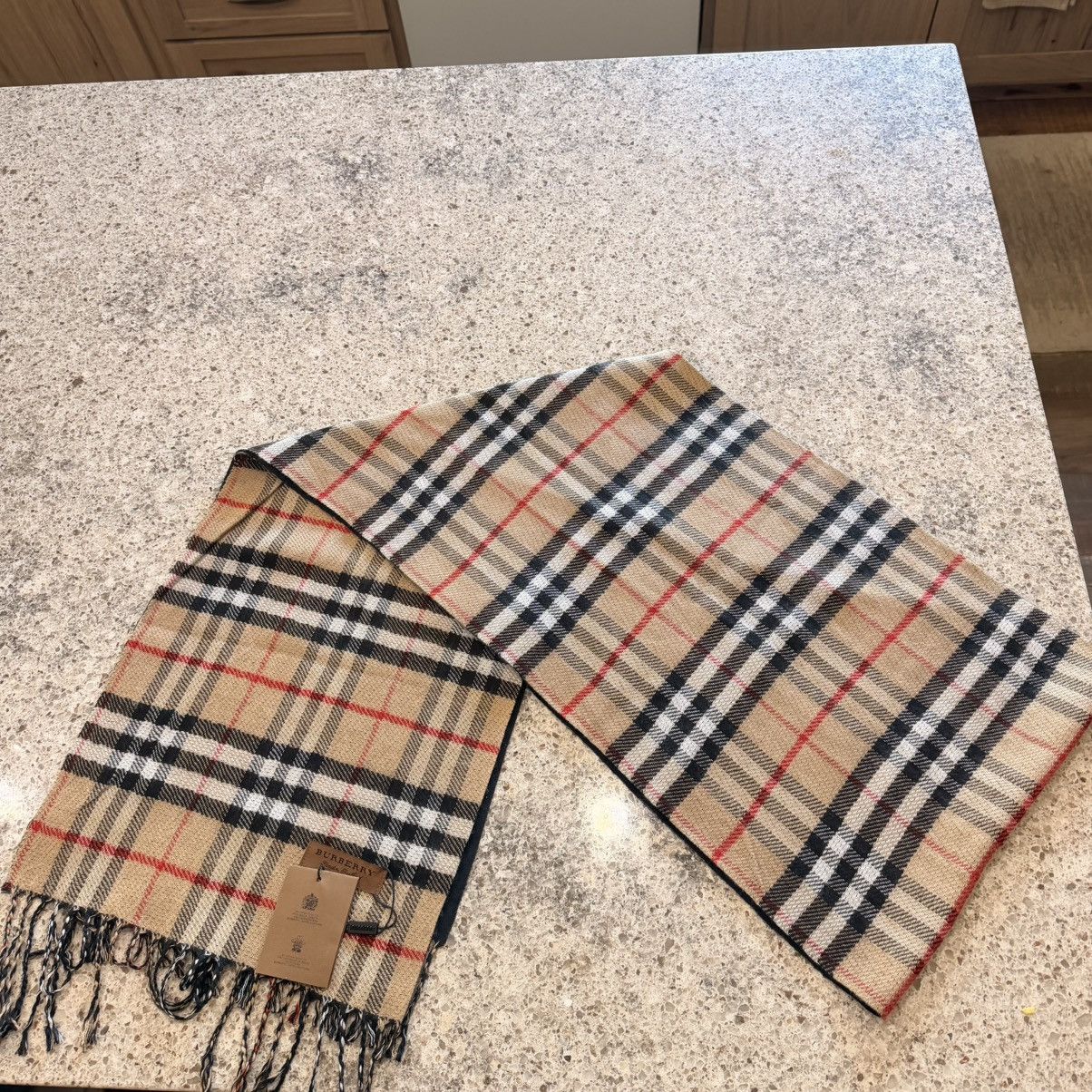 Burberry Authentic Burberry London England scarf Size ONE SIZE - 4 Thumbnail