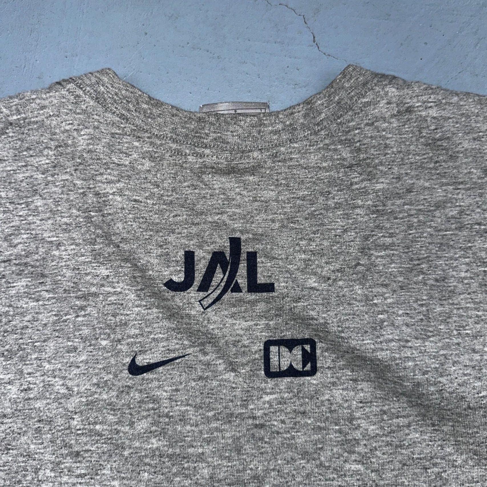 Nike VINTAGE Nike Honolulu 2002 VTG T Shirt Silver Tag Marathon Run Floral Box Logo Y2K Men L Gray Crew Neck Short Sleeve Shirt Mens Size US L / EU 52-54 / 3 - 7 Thumbnail