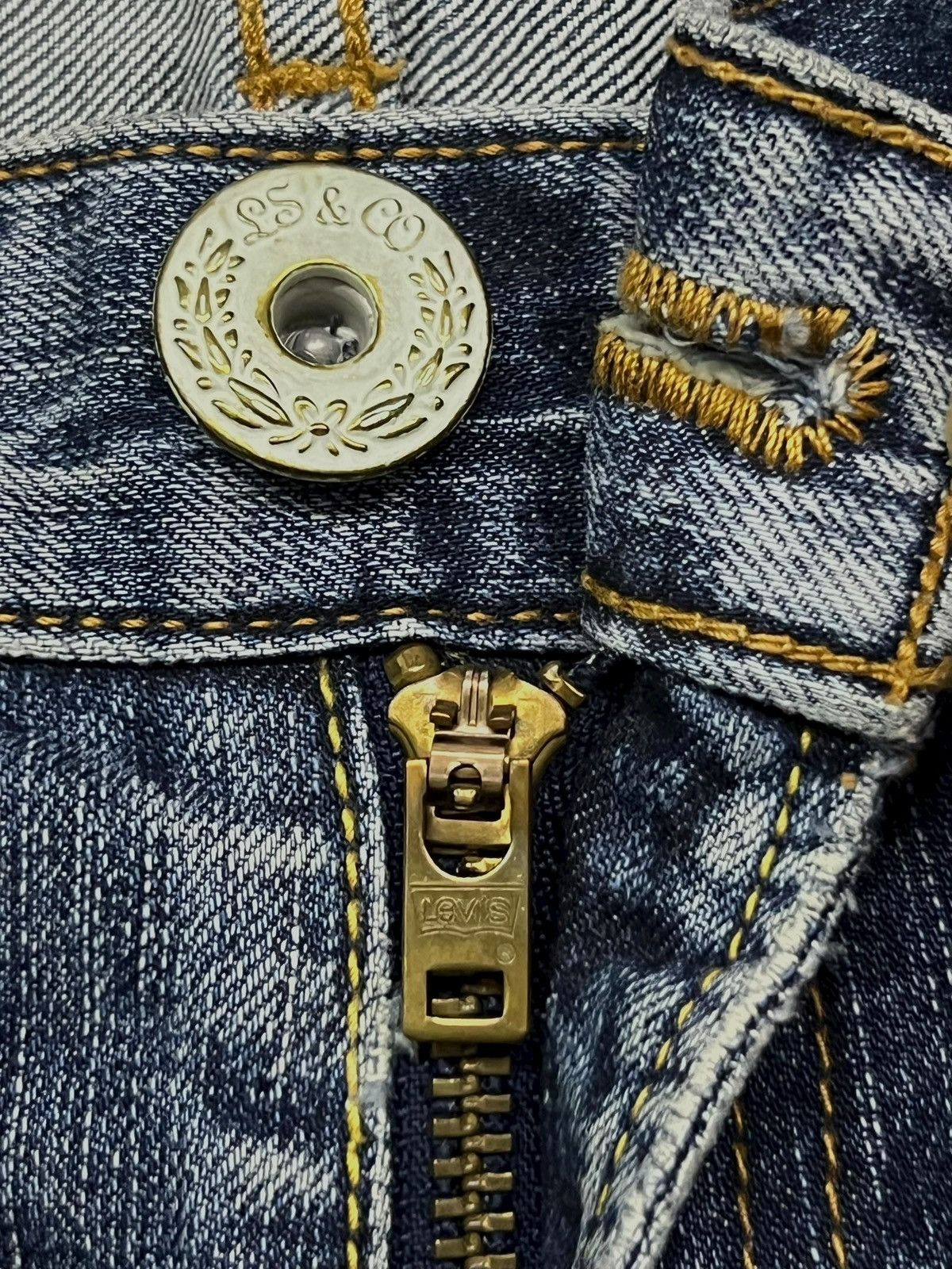 Levi's Vintage Levi’s 502 - Faded Wash, Distressed Denim Size US 33 - 11 Thumbnail