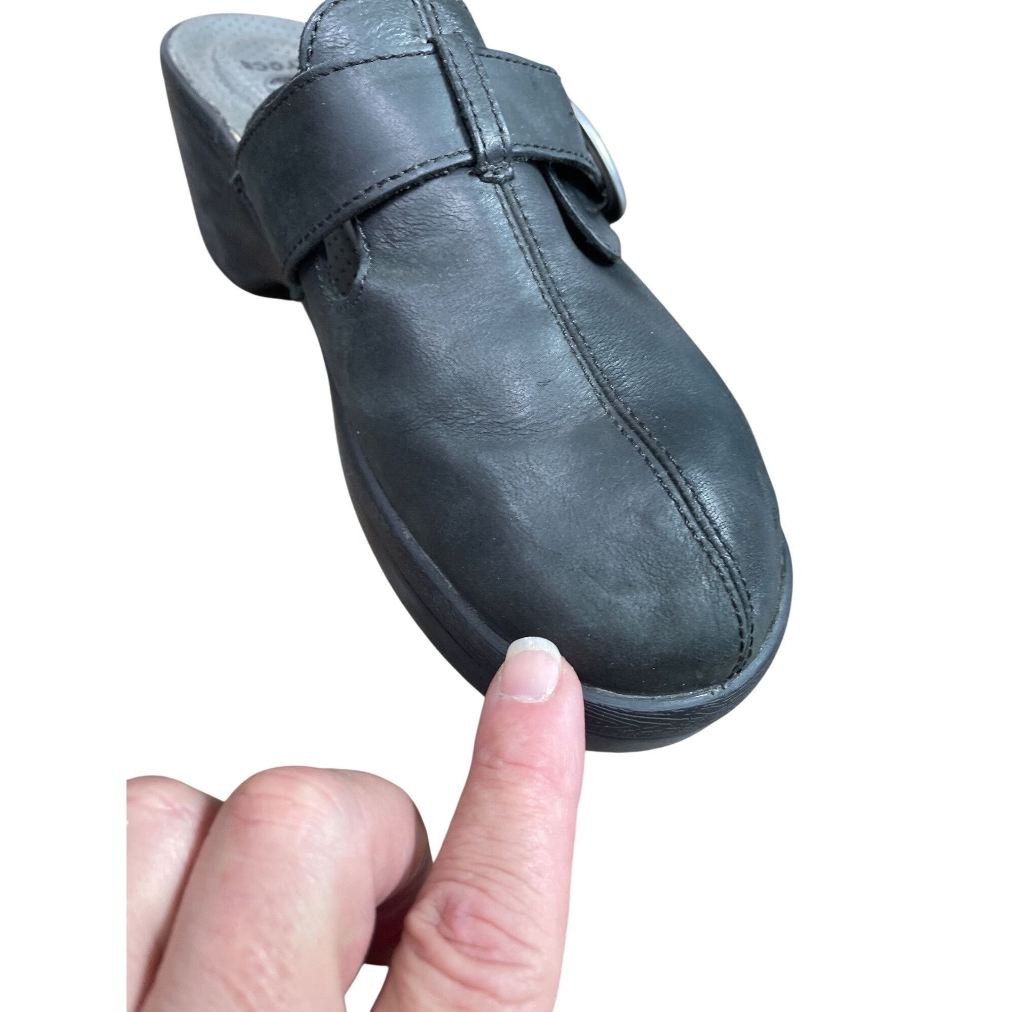 Crocs Crocs womans black leather slip on clogs mules Sz 9 SKU 9725 Size US 9 / IT 39 - 16 Thumbnail