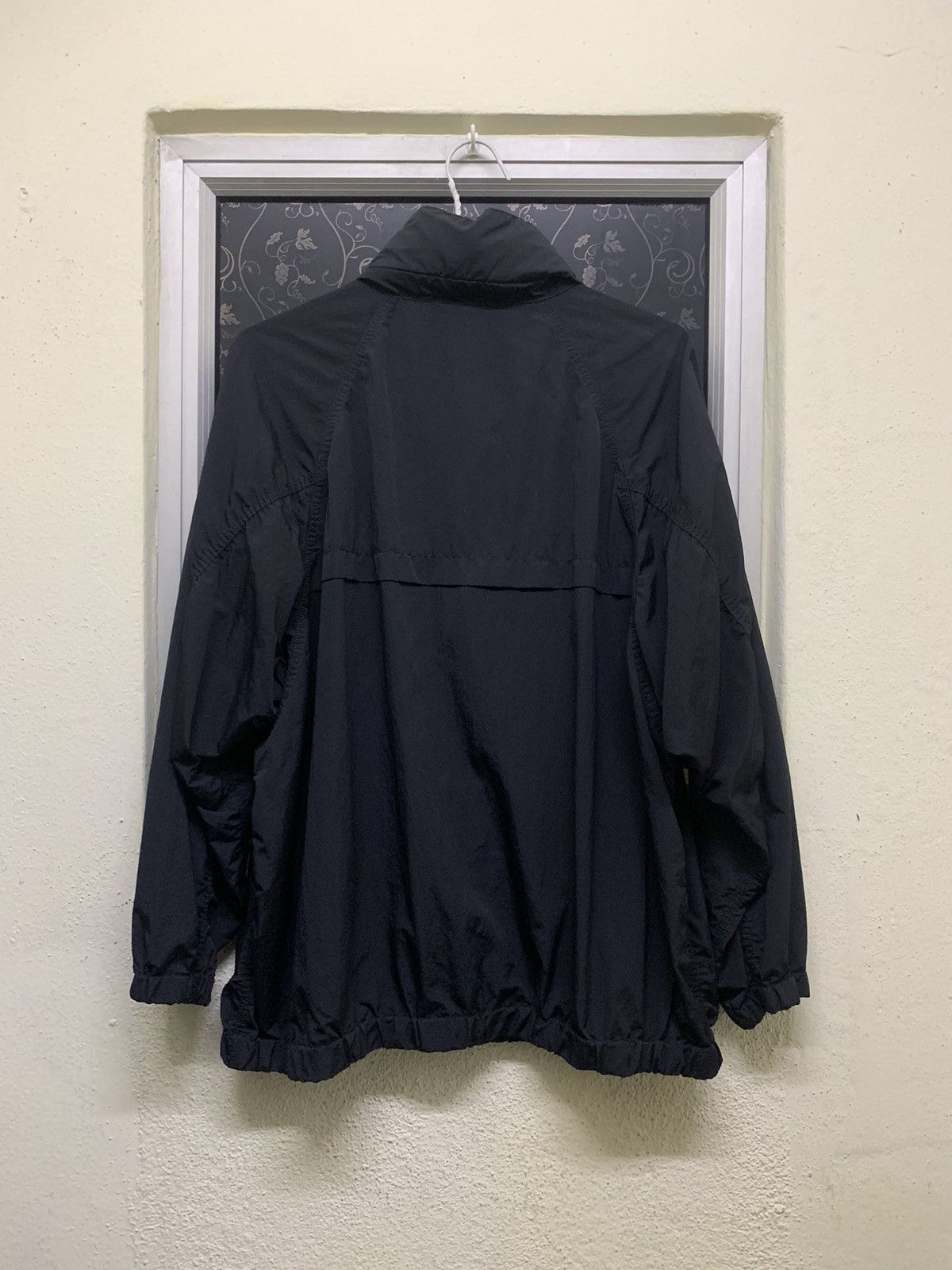 Uniqlo Uniqlo Light Jacket Outdoor / Hiking / Running Size US XL / EU 56 / 4 - 2 Thumbnail