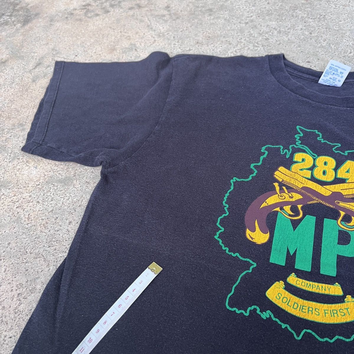 Vintage Vintage 90s 284 MP COMPANY SOLDIERS FIRST Military Tee Faded Size US XL / EU 56 / 4 - 3 Thumbnail