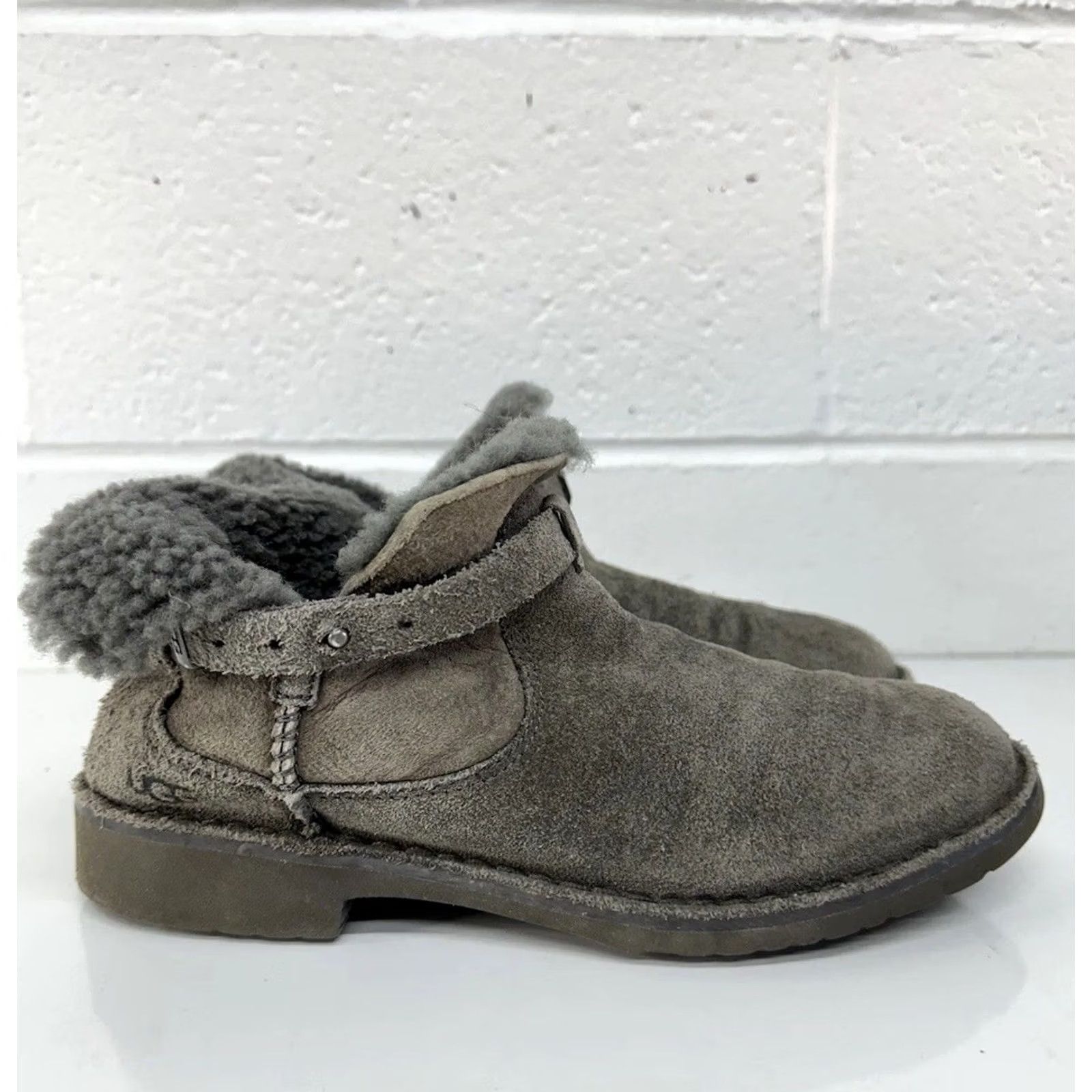 Ugg UGG Women Boots Elisa Suede Bootie Gray 8 US Size Size US 8 / IT 38 - 2 Thumbnail