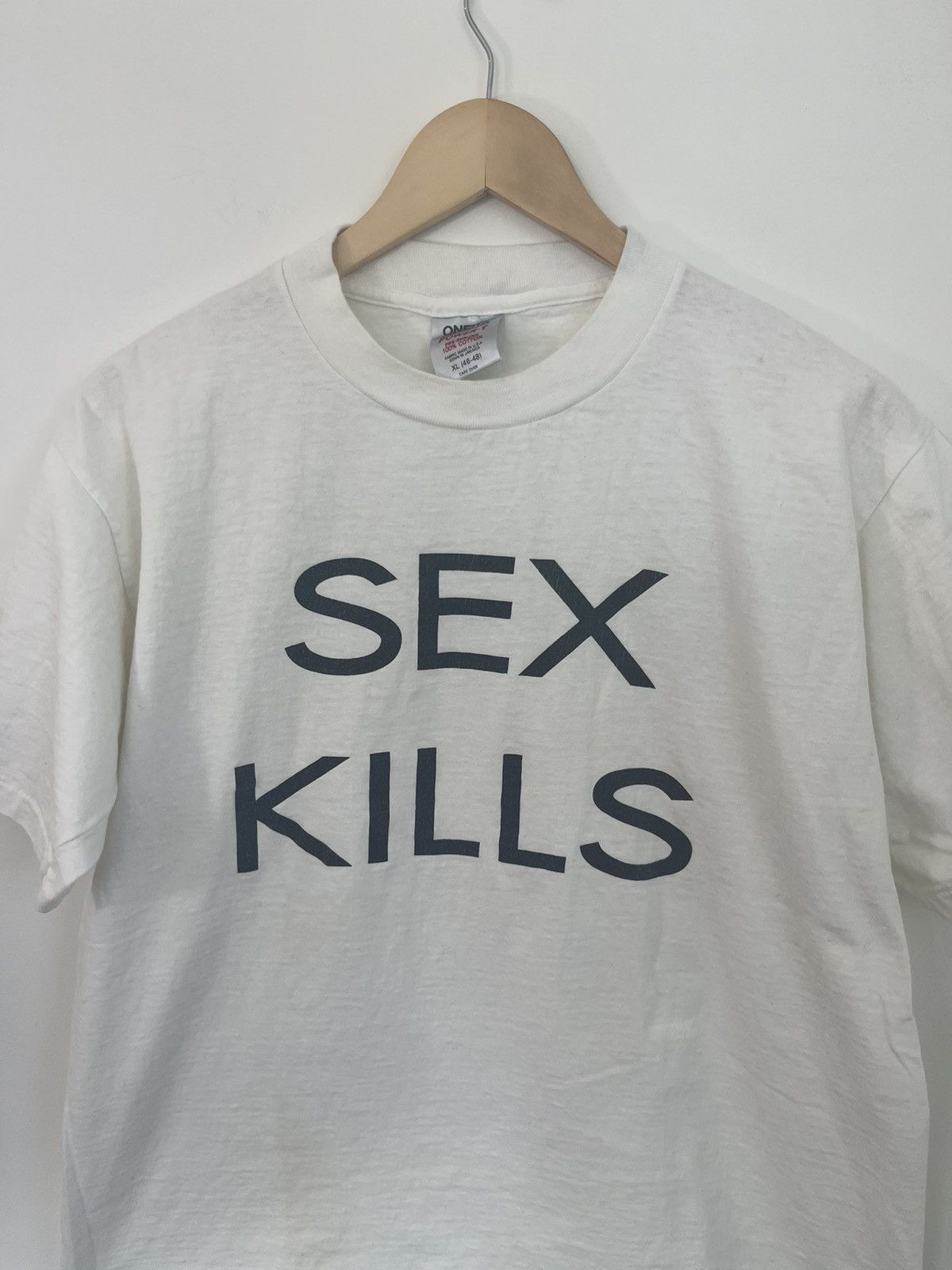 Vintage SEX KILLS Single Stitch Vintage Tee Size US XL / EU 56 / 4 - 1 Thumbnail