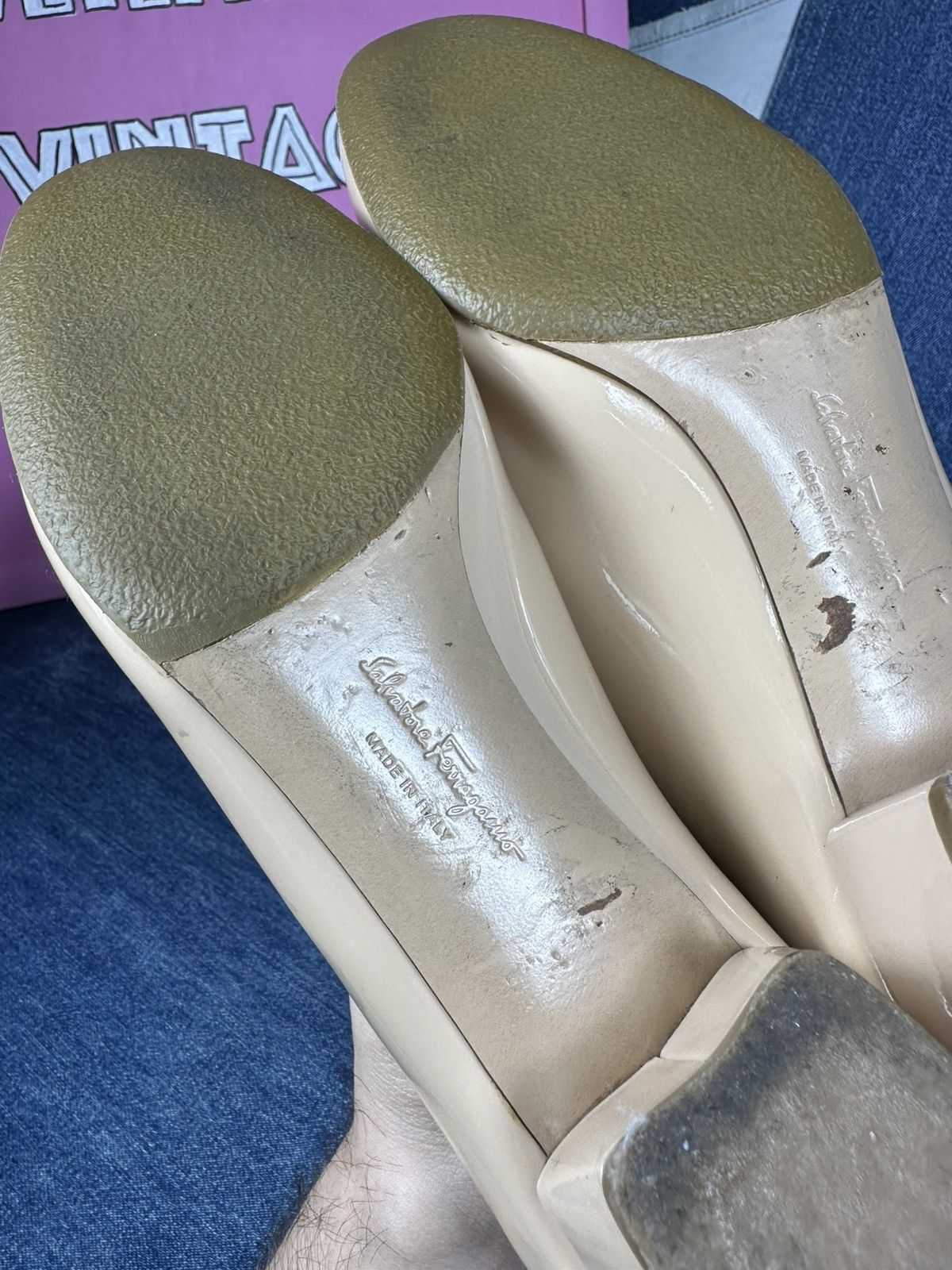 Salvatore Ferragamo Salvatore Ferragamo Vara Pump Heel Bow Beige Patent Leather Size US 6.5 / IT 36.5 - 24 Thumbnail
