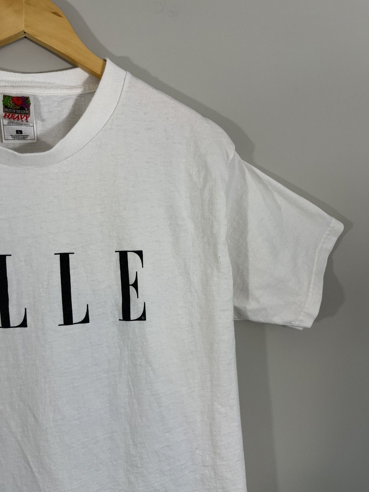 Vintage Distressed ELLE Fashion Magazine White Tee Size US L / EU 52-54 / 3 - 3 Thumbnail