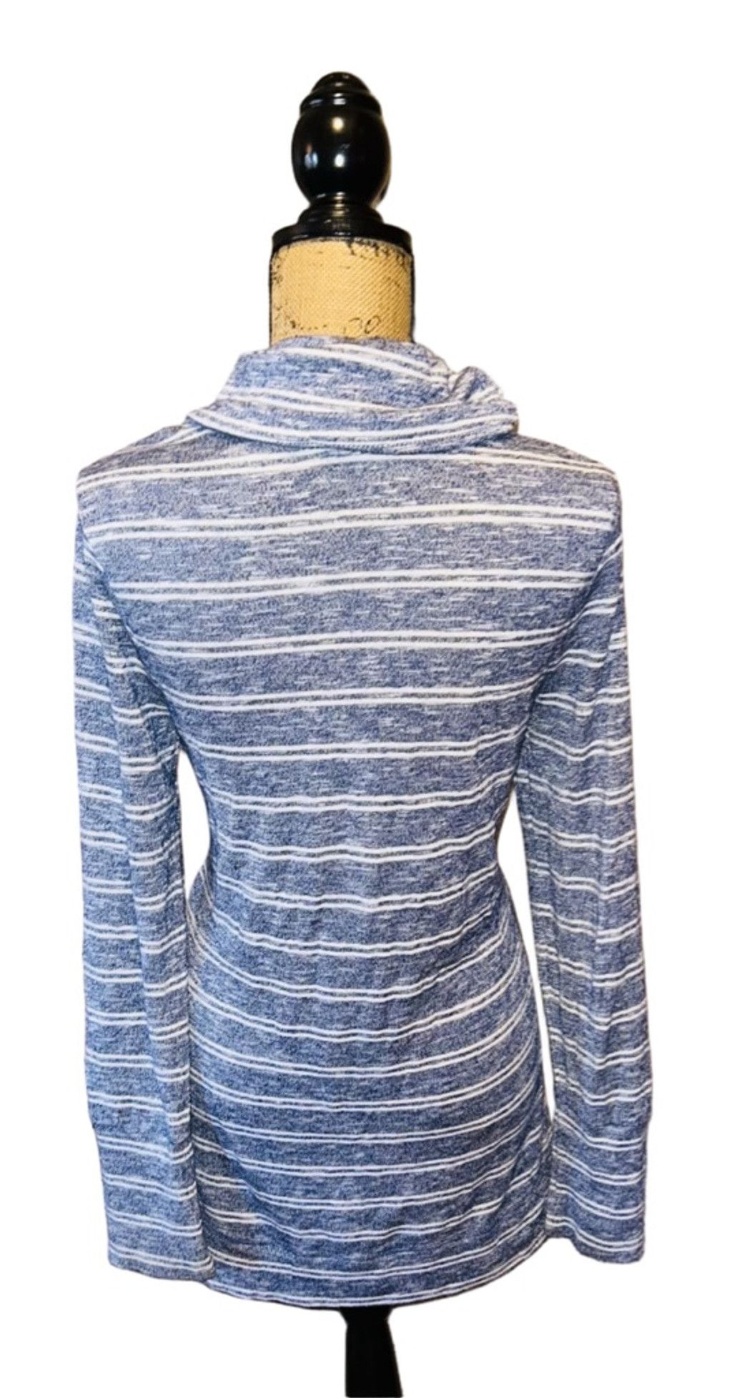 Other Women's OLIVE + OAK Long Sleeve Tee S Blue White Striped Cow Size S / US 4 / IT 40 - 2 Thumbnail